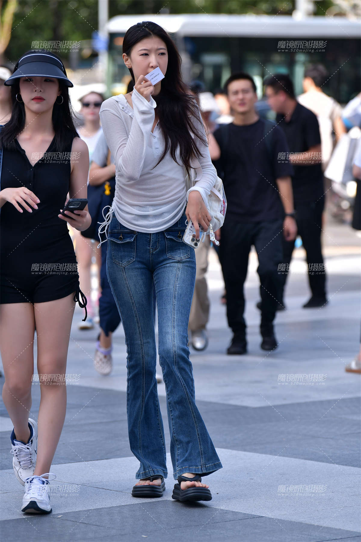 图片[2]-★笑呵呵牛仔裤美女-日更街拍