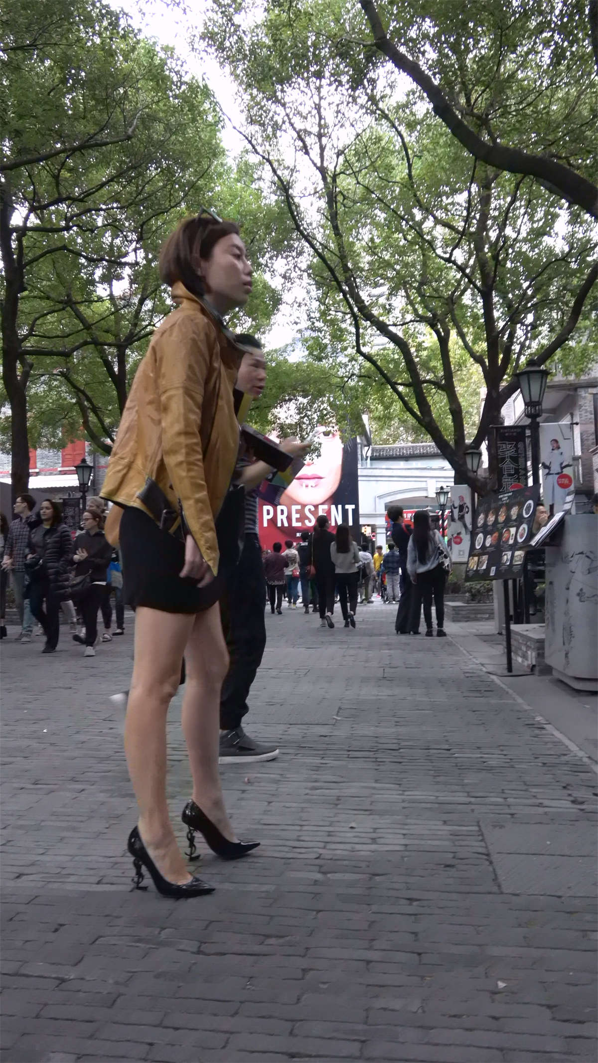 高跟美腿熟女姐姐-日更街拍