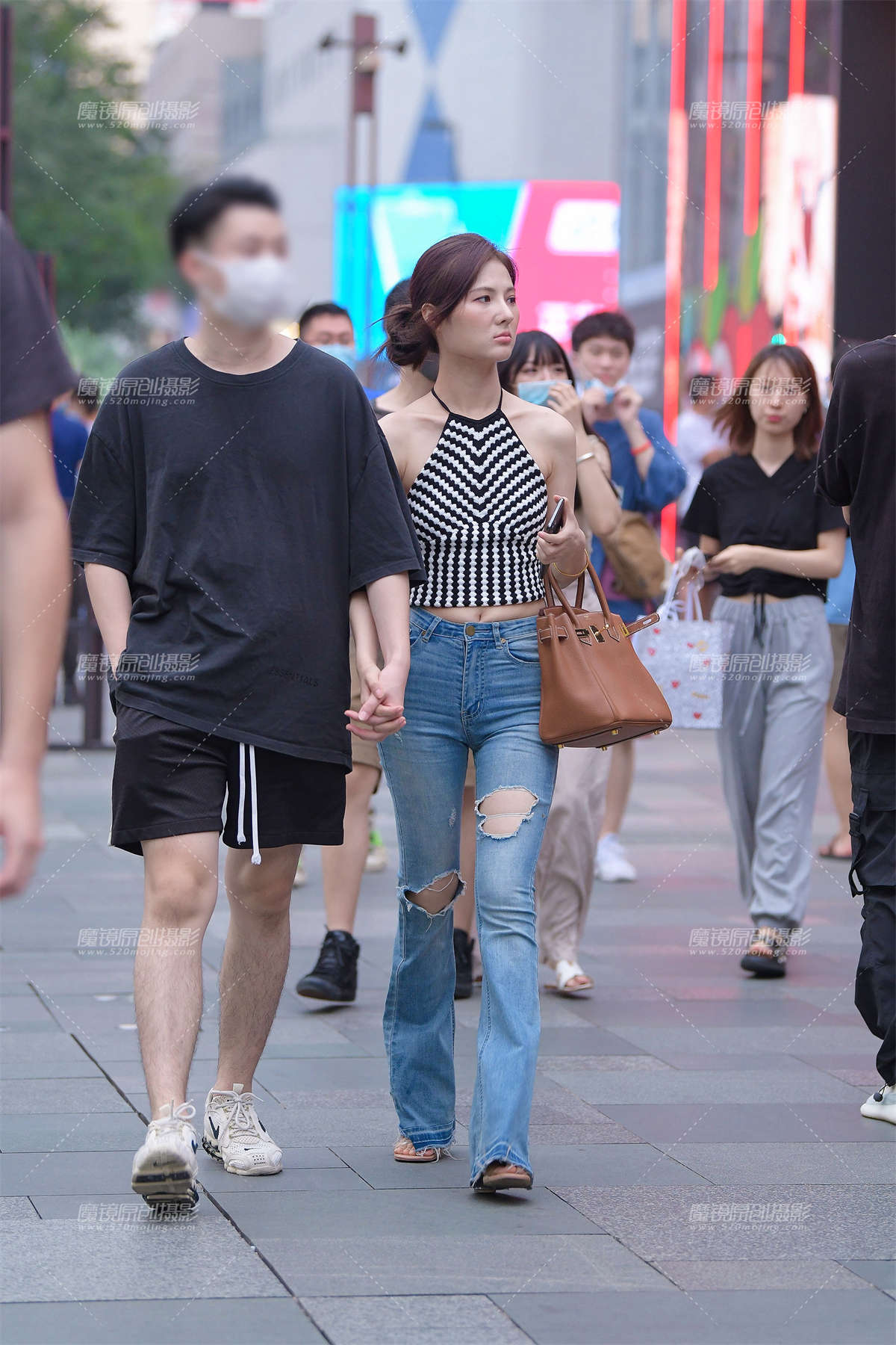 美背翘臀紧牛~-日更街拍