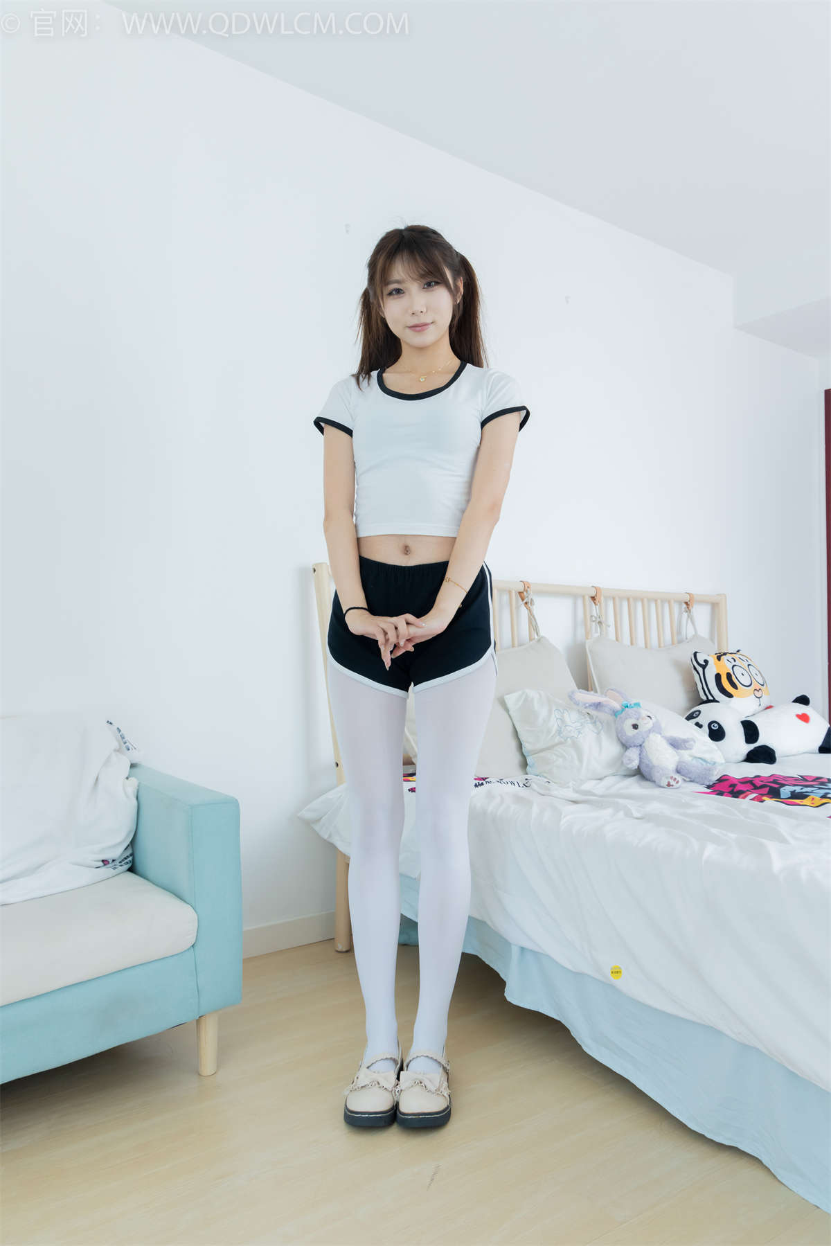 图片[2]-物恋传媒 NO.2120 泡泡-落叶纷飞时-日更街拍