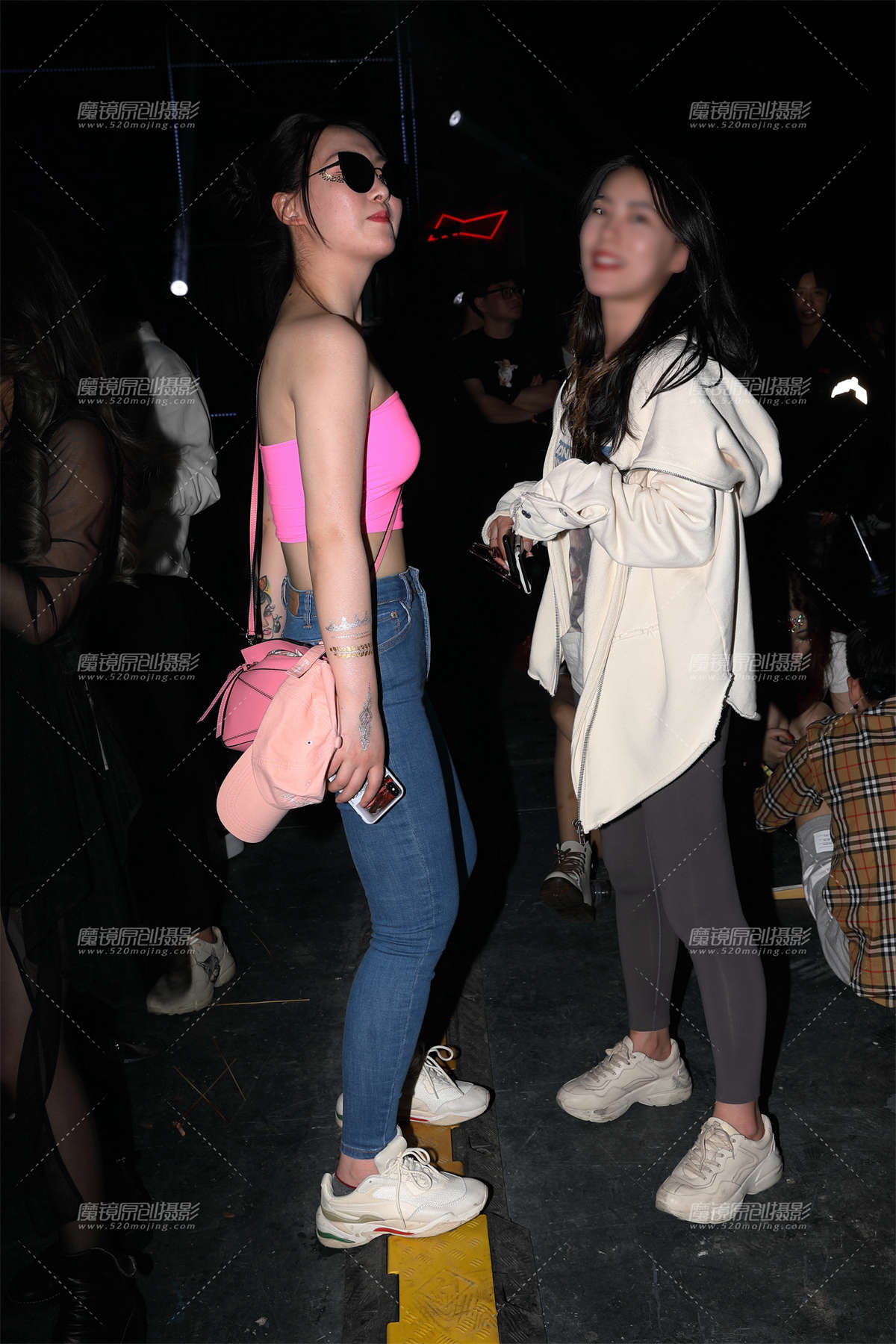 图片[2]-【欧阳幽明赛帖】包臀紧身牛仔裤美女-日更街拍