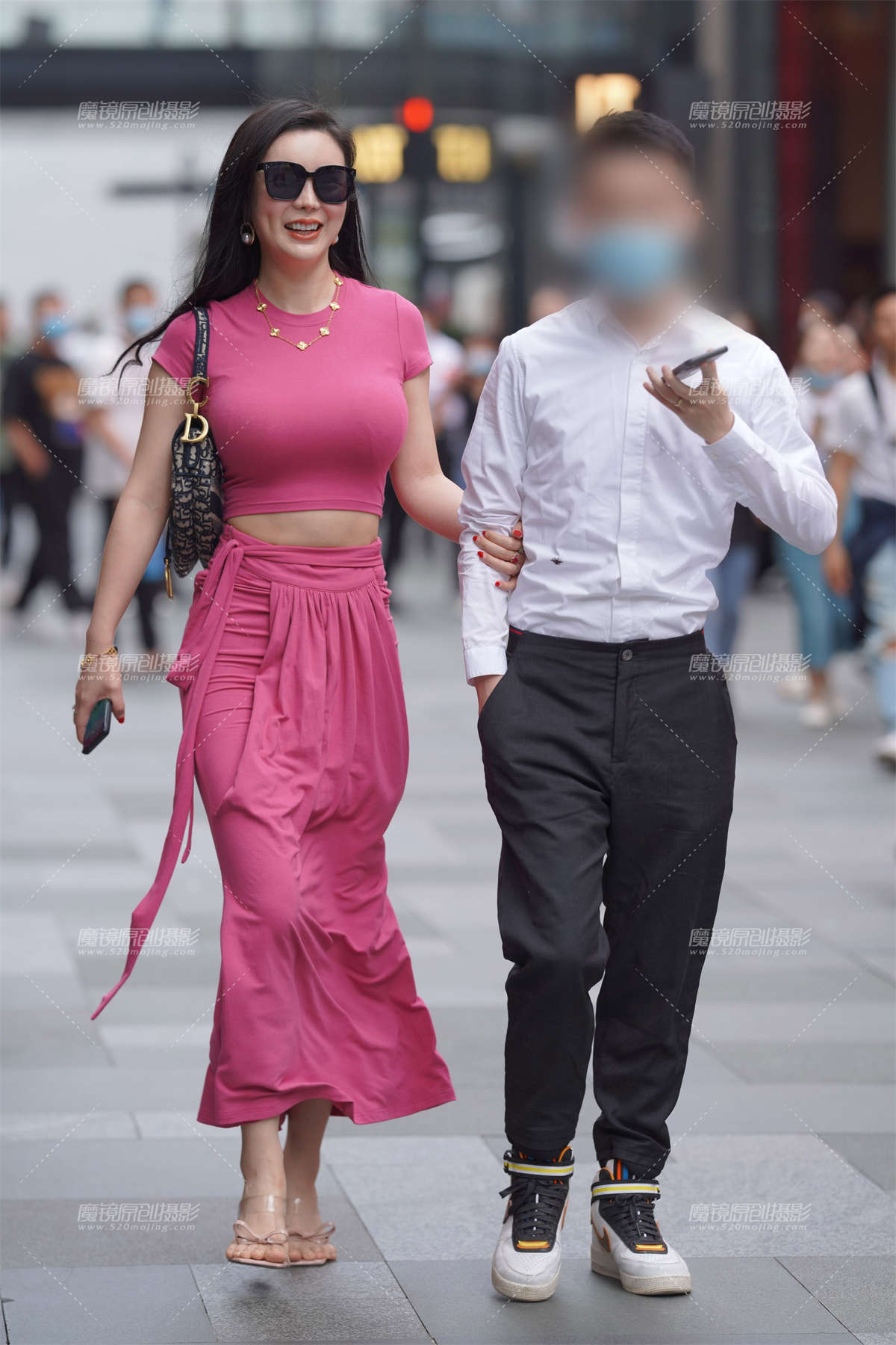 前凸后翘-日更街拍