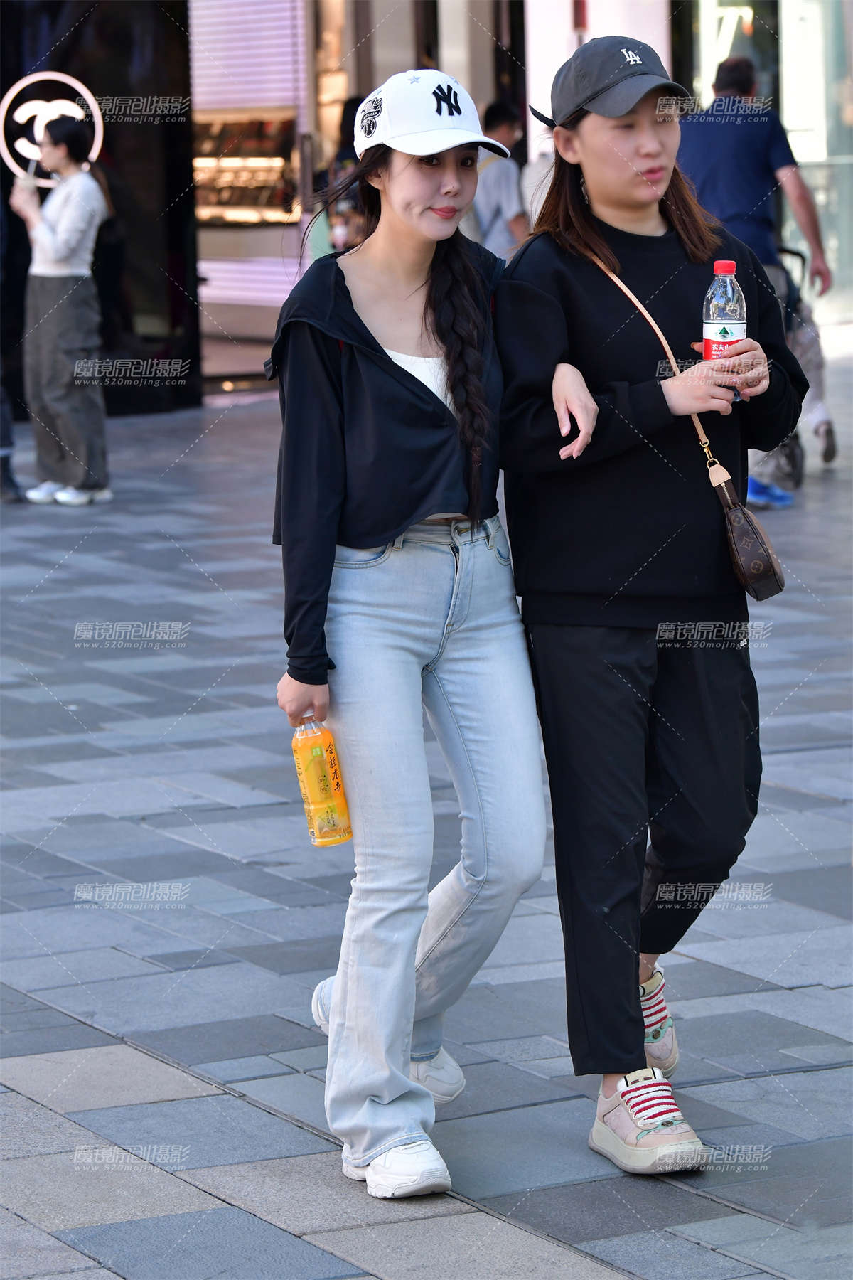 ★短衫浅色牛仔裤美女-日更街拍