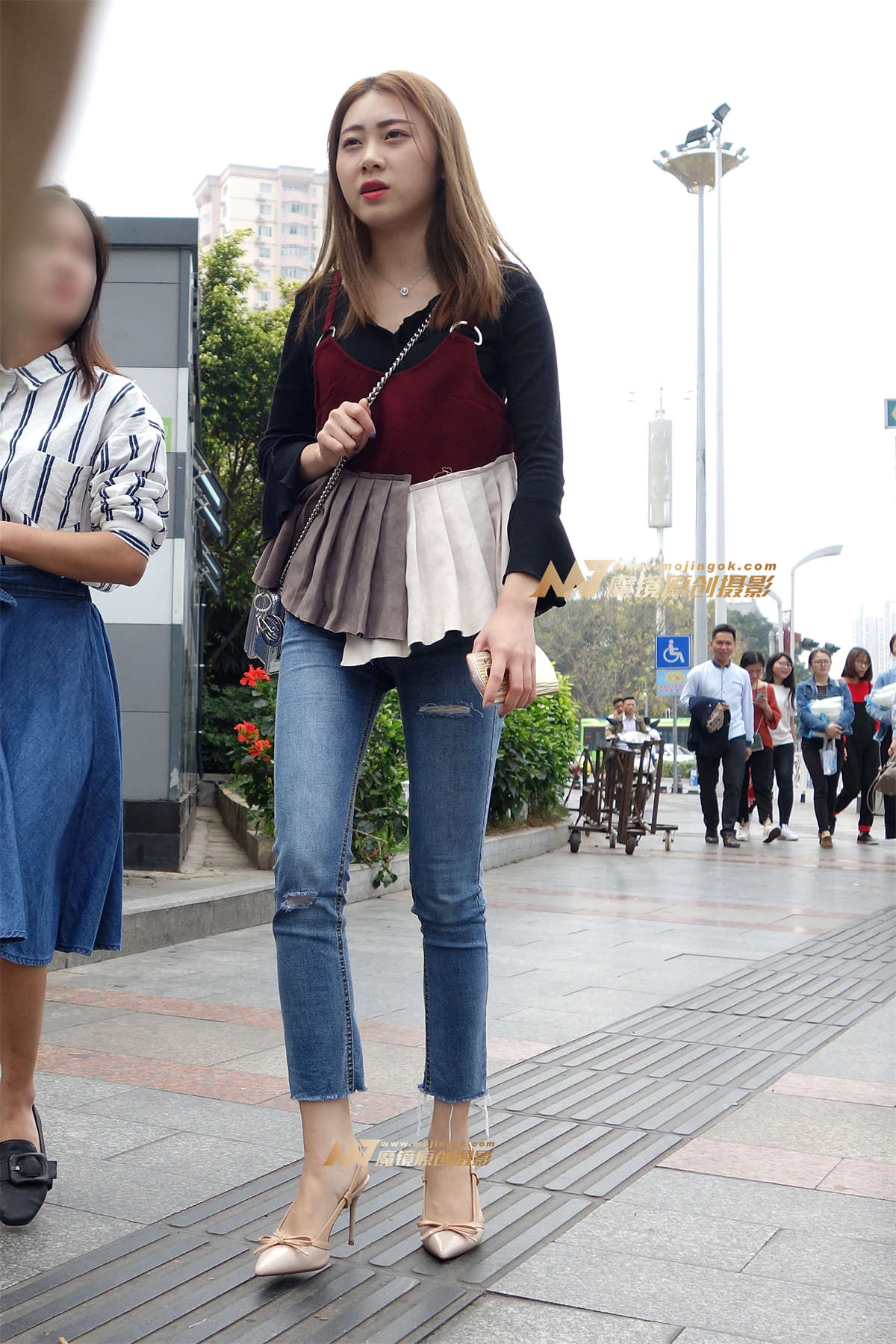 高跟蓝牛苗条街拍-日更街拍