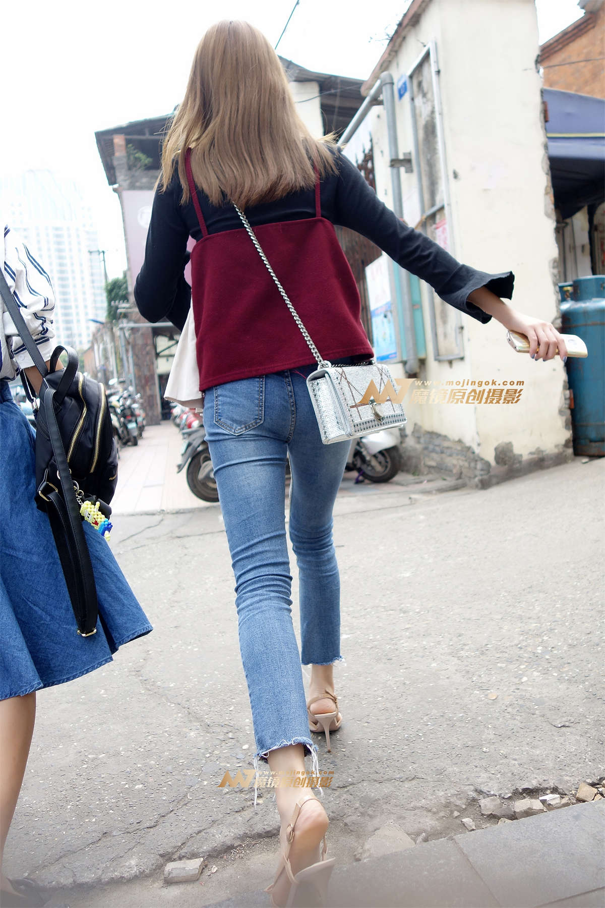 图片[2]-高跟蓝牛苗条街拍-日更街拍
