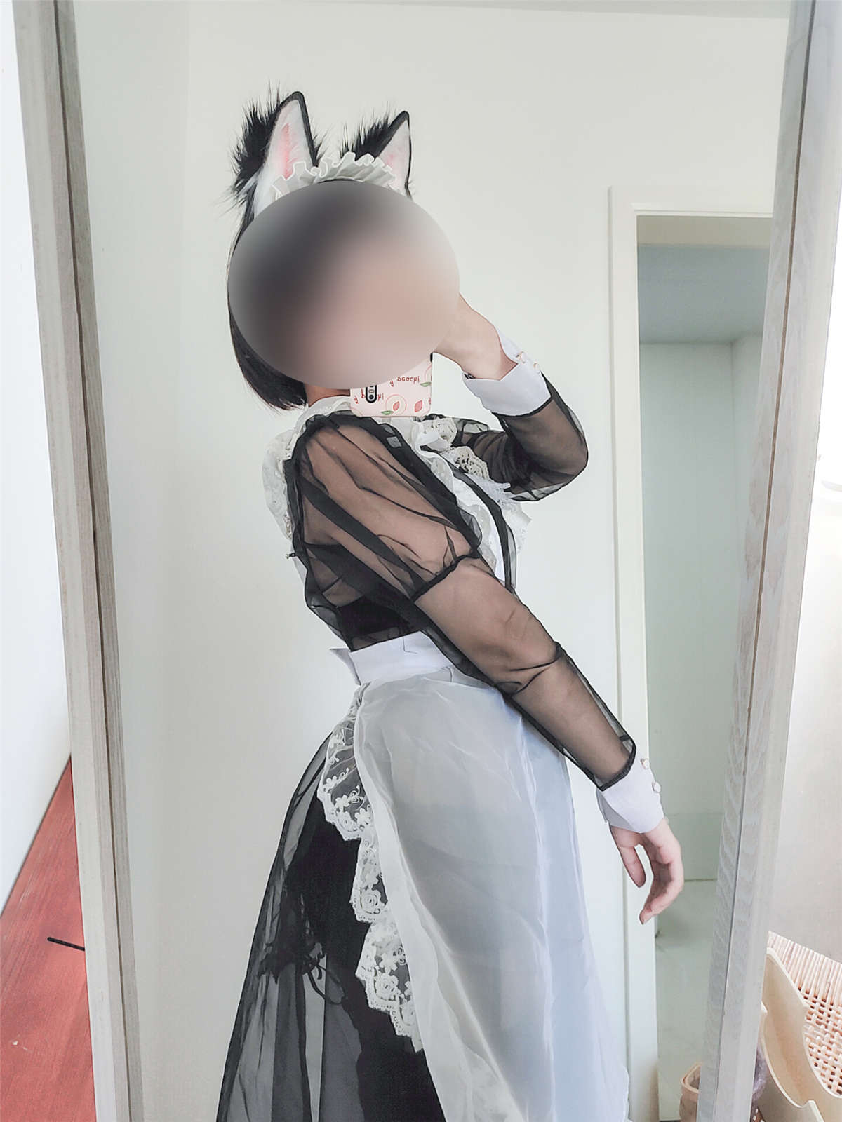知名动漫博主-蠢沫沫 透明女仆自拍-日更街拍