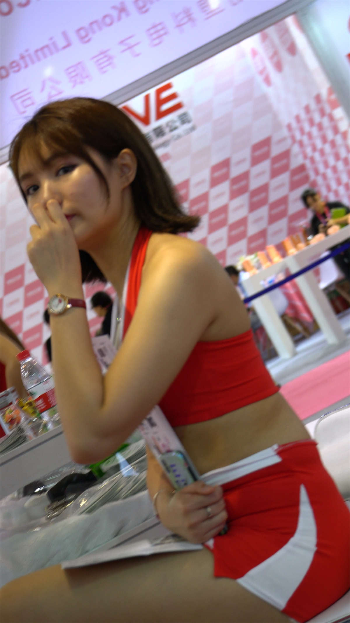 图片[2]-超短包臀裙性感靓模-日更街拍