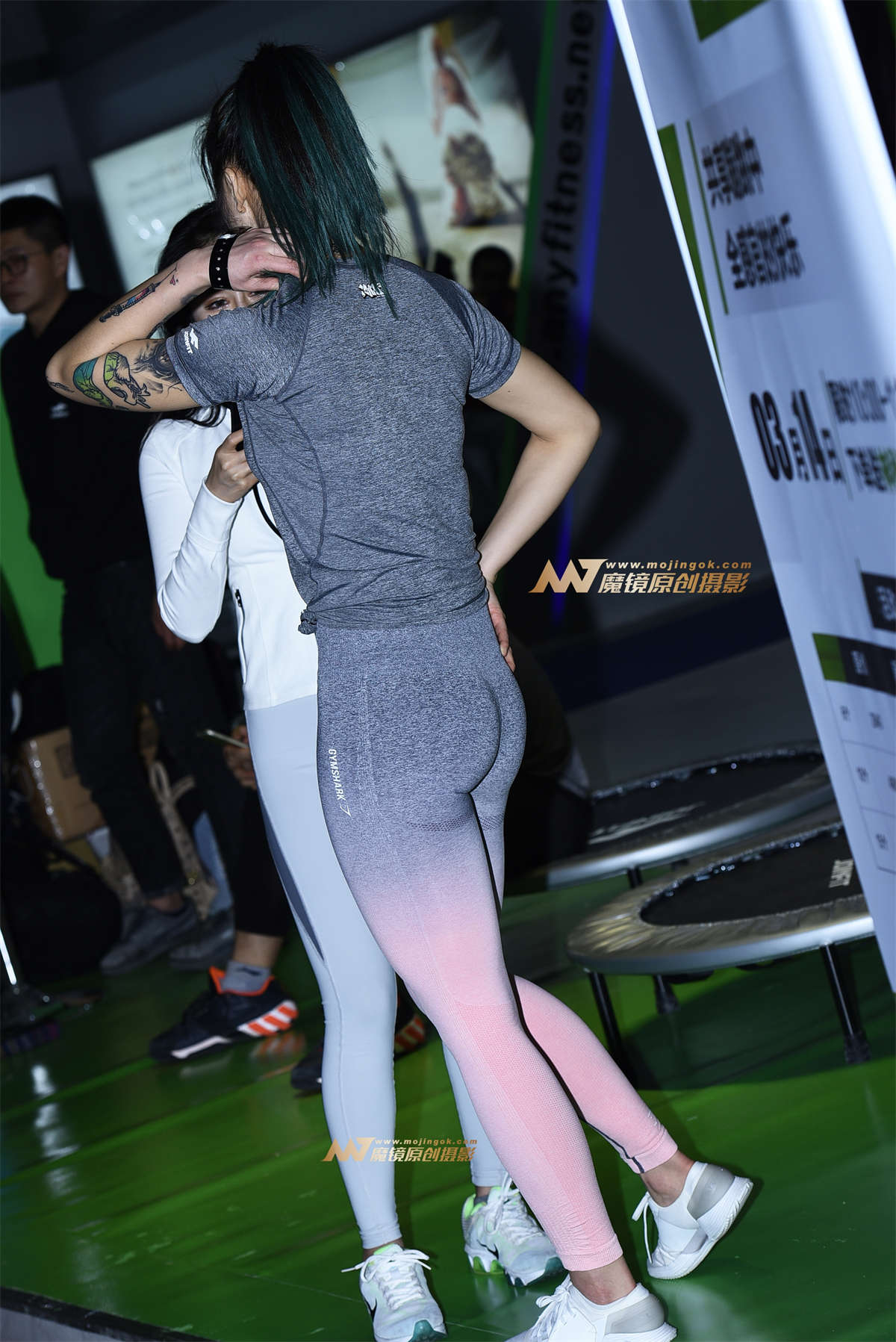 图片[2]-【咔喳赛贴】妹妹心情不错-日更街拍