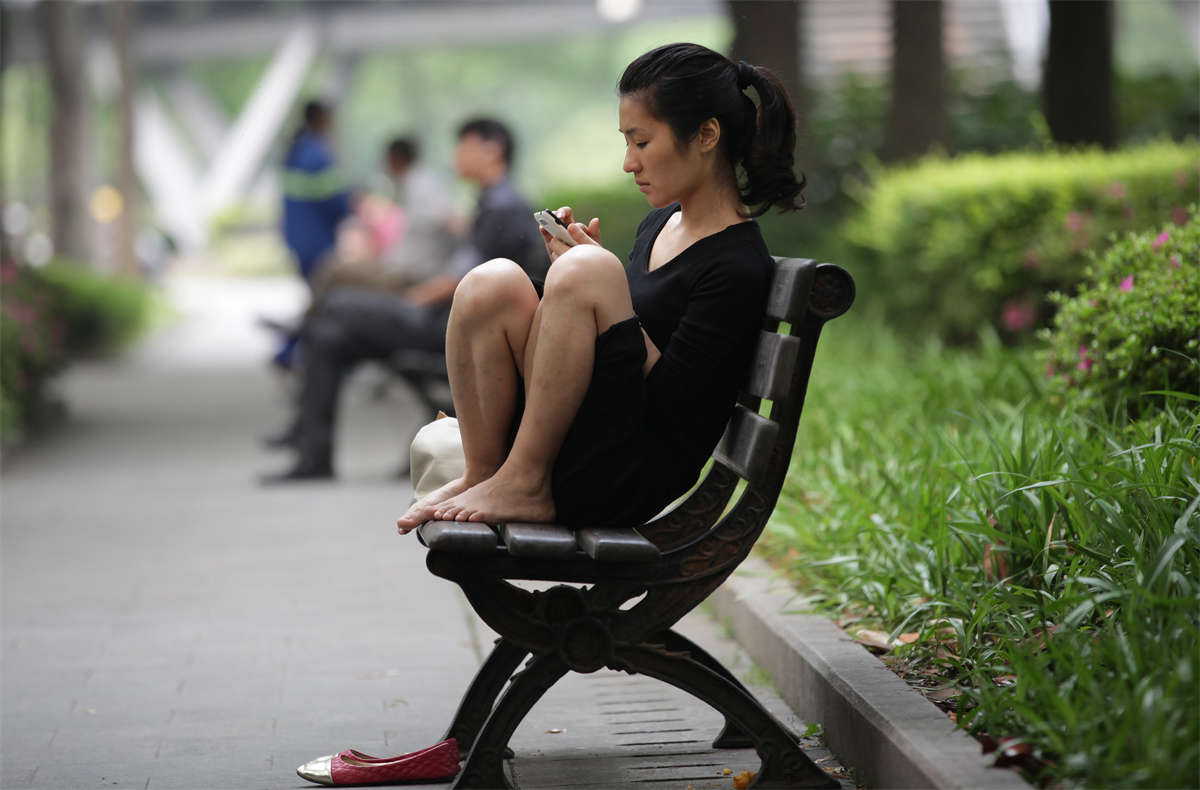 图片[2]-踏青公园街拍系列No.383 长椅上的重口味-日更街拍