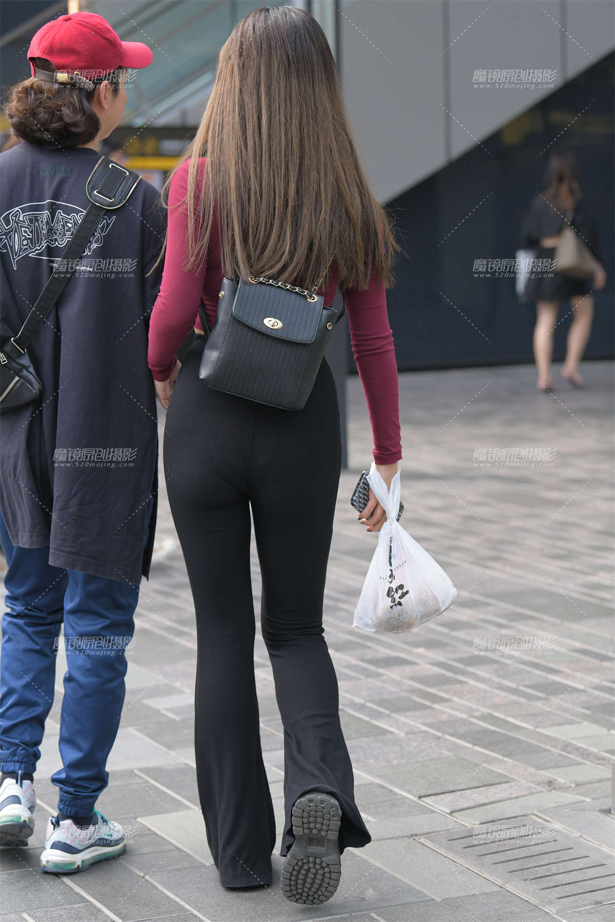 图片[2]-【红石赛帖】紧身裤美女-日更街拍