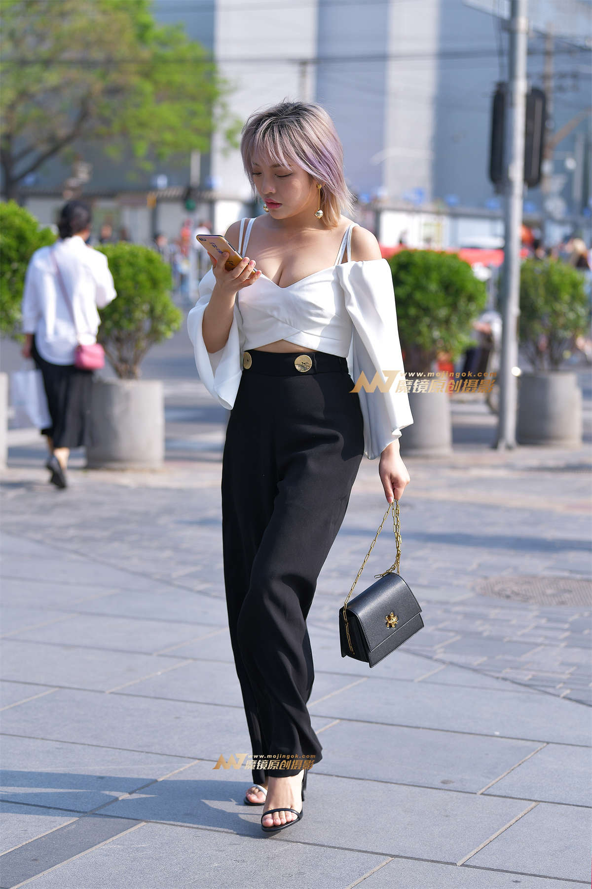 【红石赛贴】身材丰满的美女-日更街拍