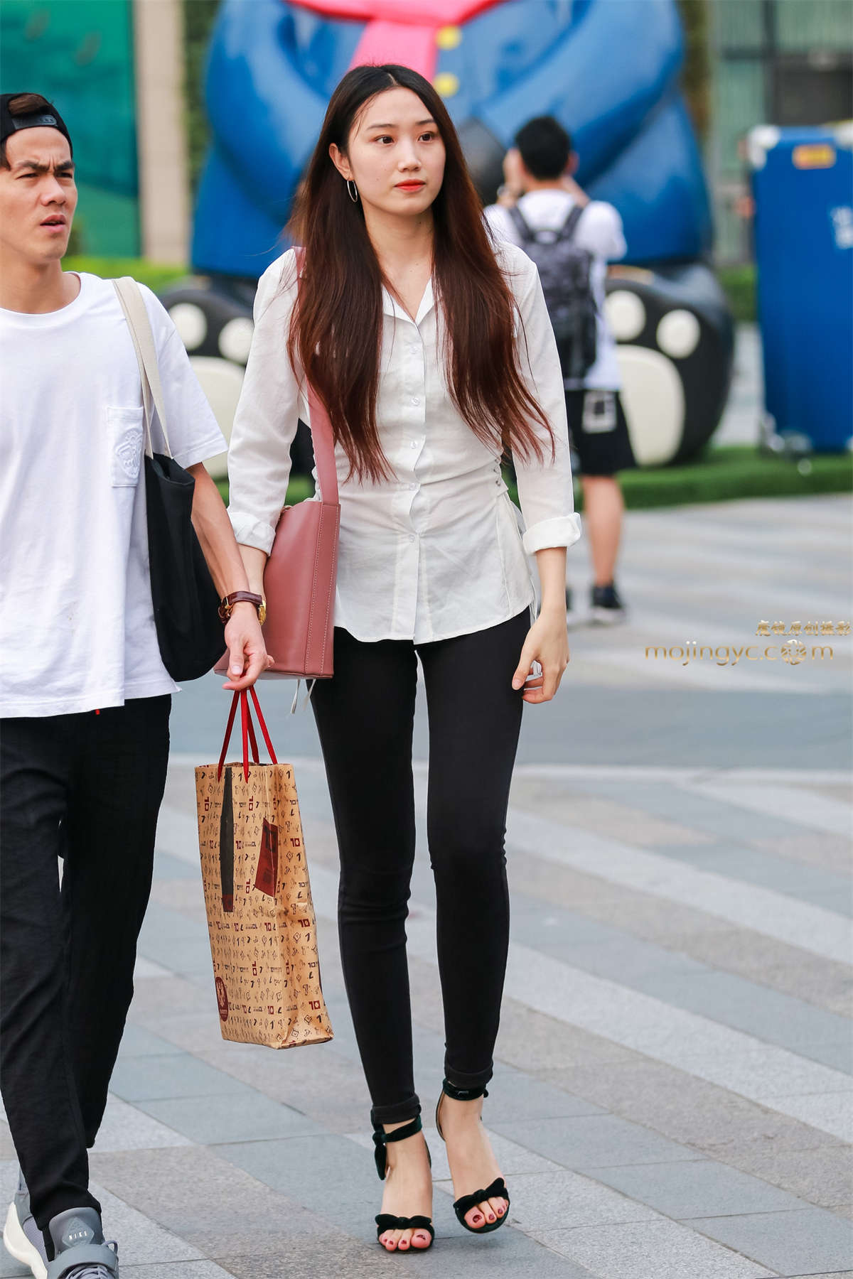 紧身裸腿高跟-日更街拍