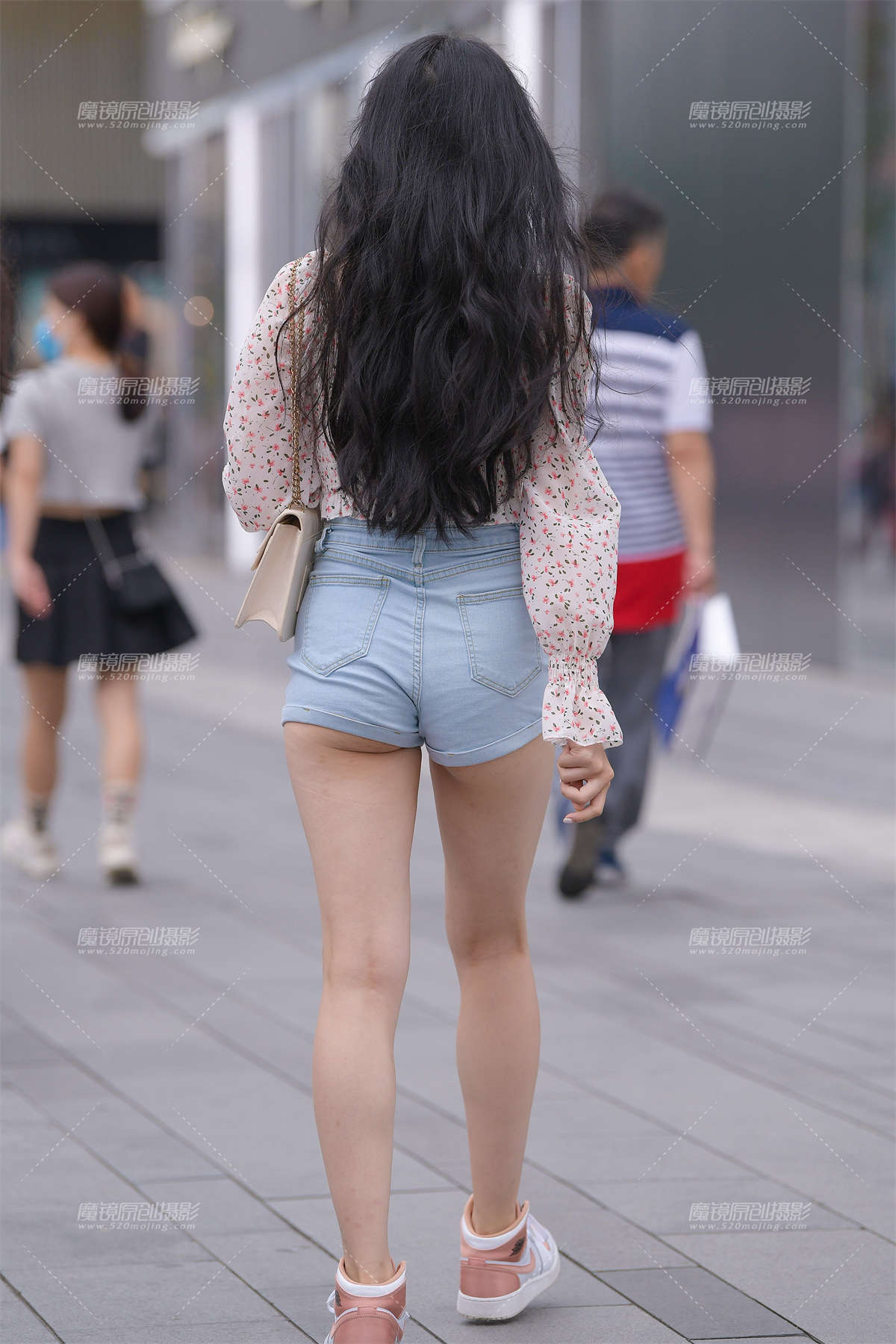 图片[2]-迷你热裤女友~-日更街拍