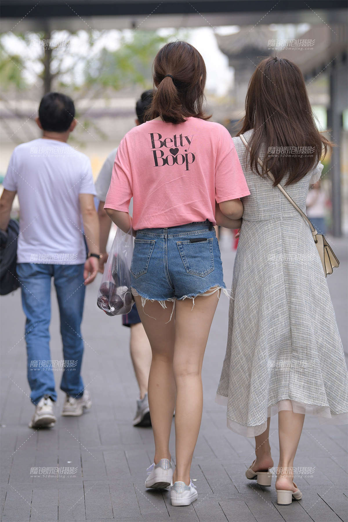 图片[2]-一股青春的气息~热裤girl-日更街拍