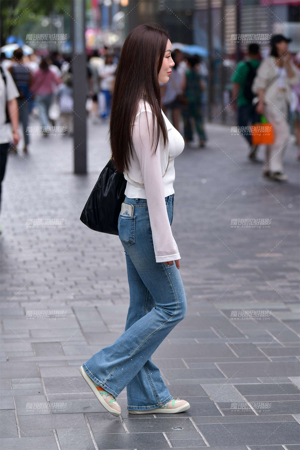 图片[2]-★韵味丰满牛仔裤美女-日更街拍