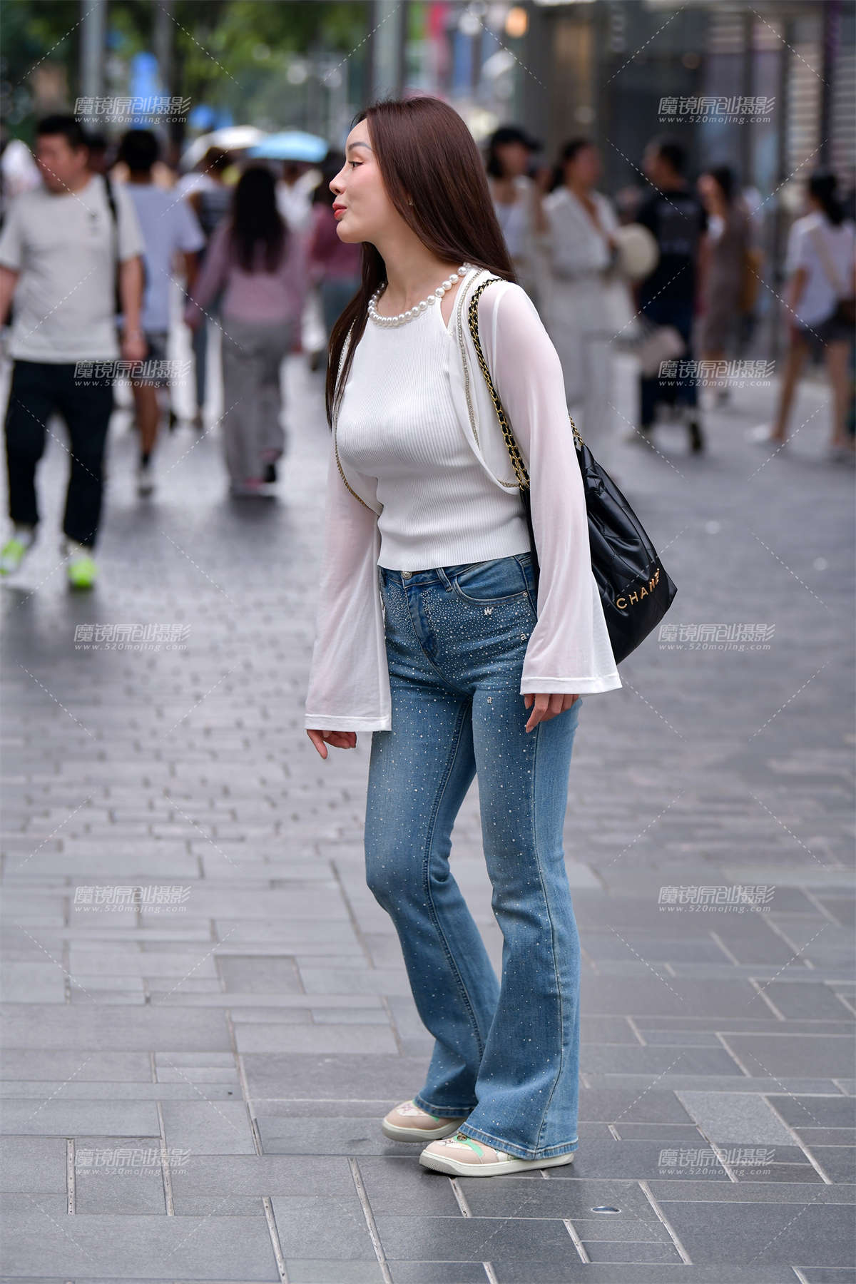★韵味丰满牛仔裤美女-日更街拍