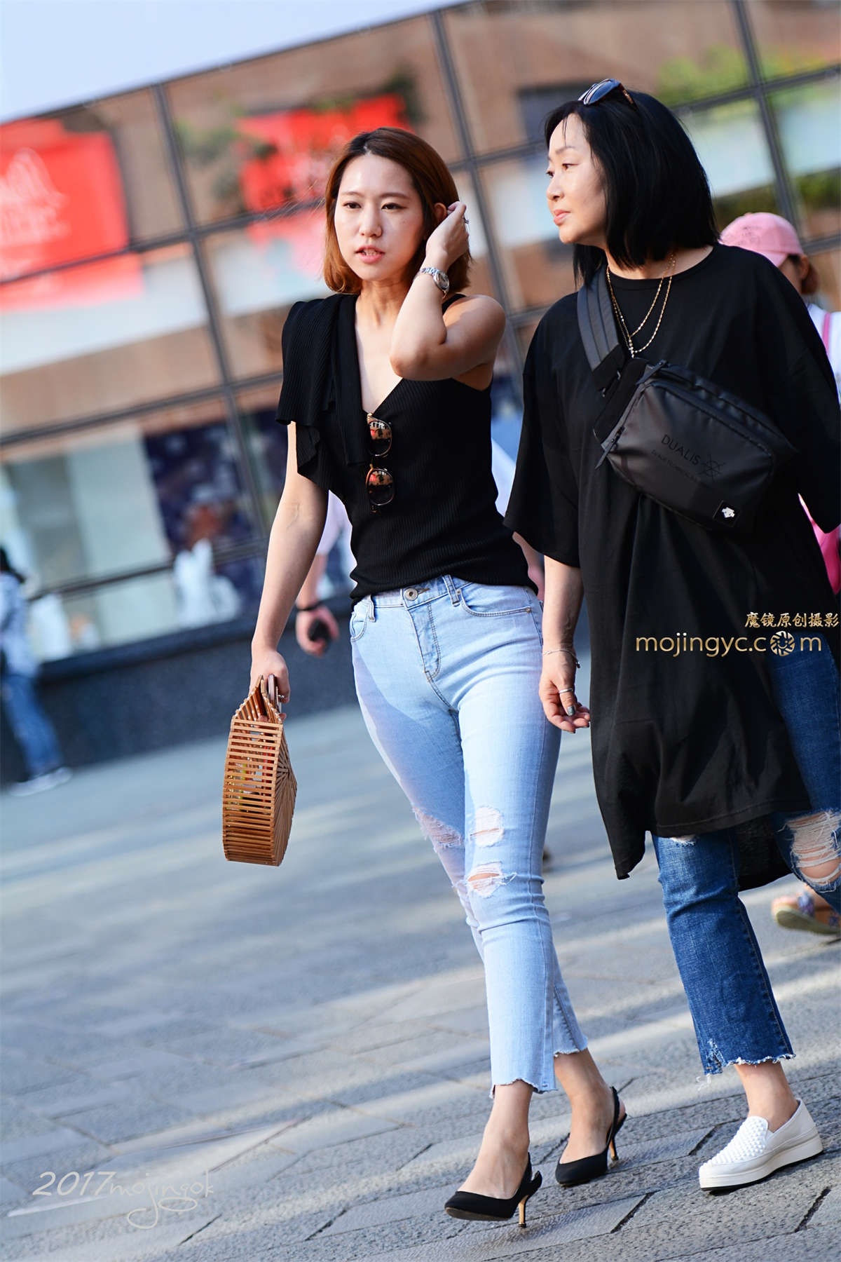 咔喳赛帖-紧身牛仔 永恒魅力-日更街拍