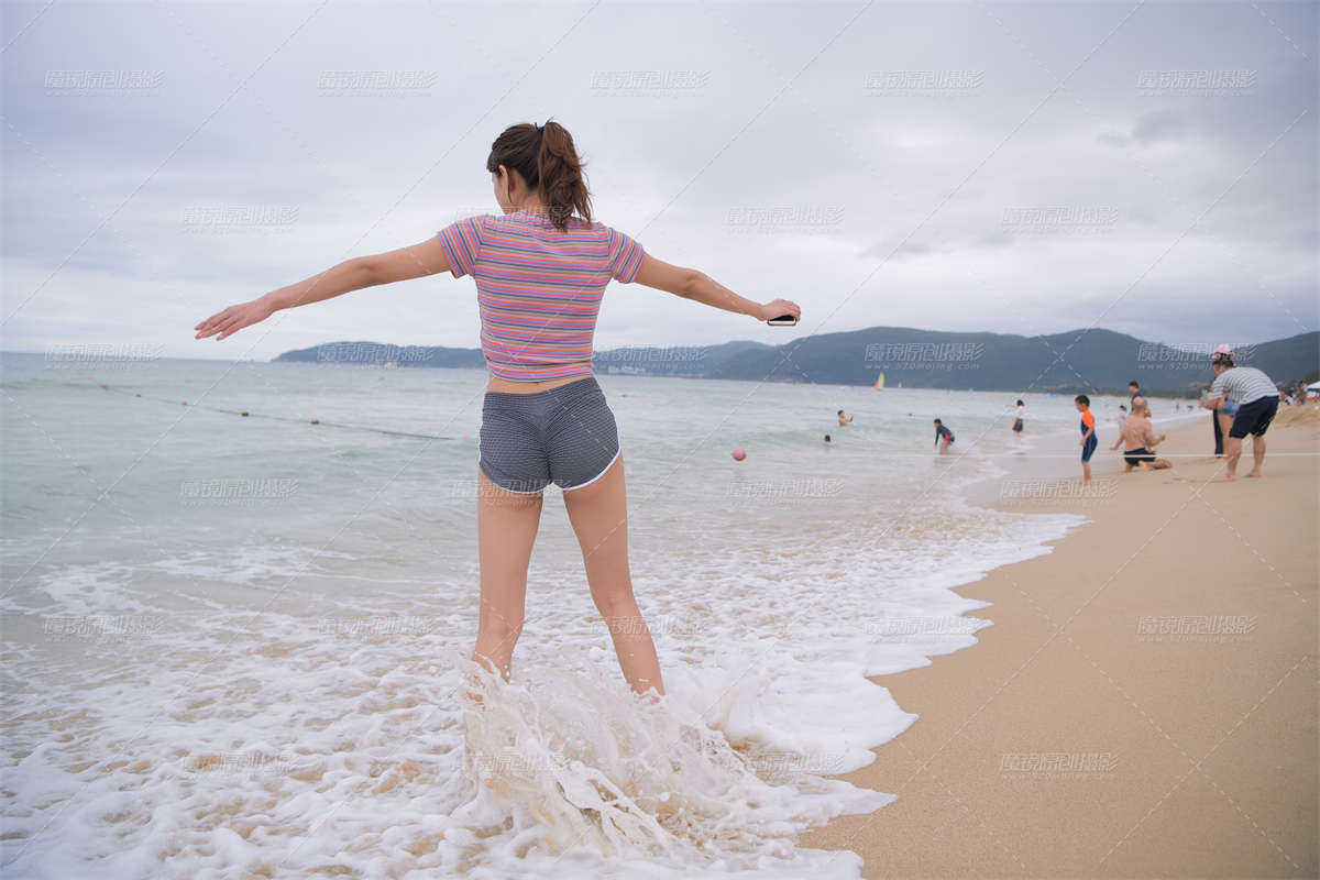 图片[2]-【一只麋鹿旅拍作品】灰色热裤美女-日更街拍