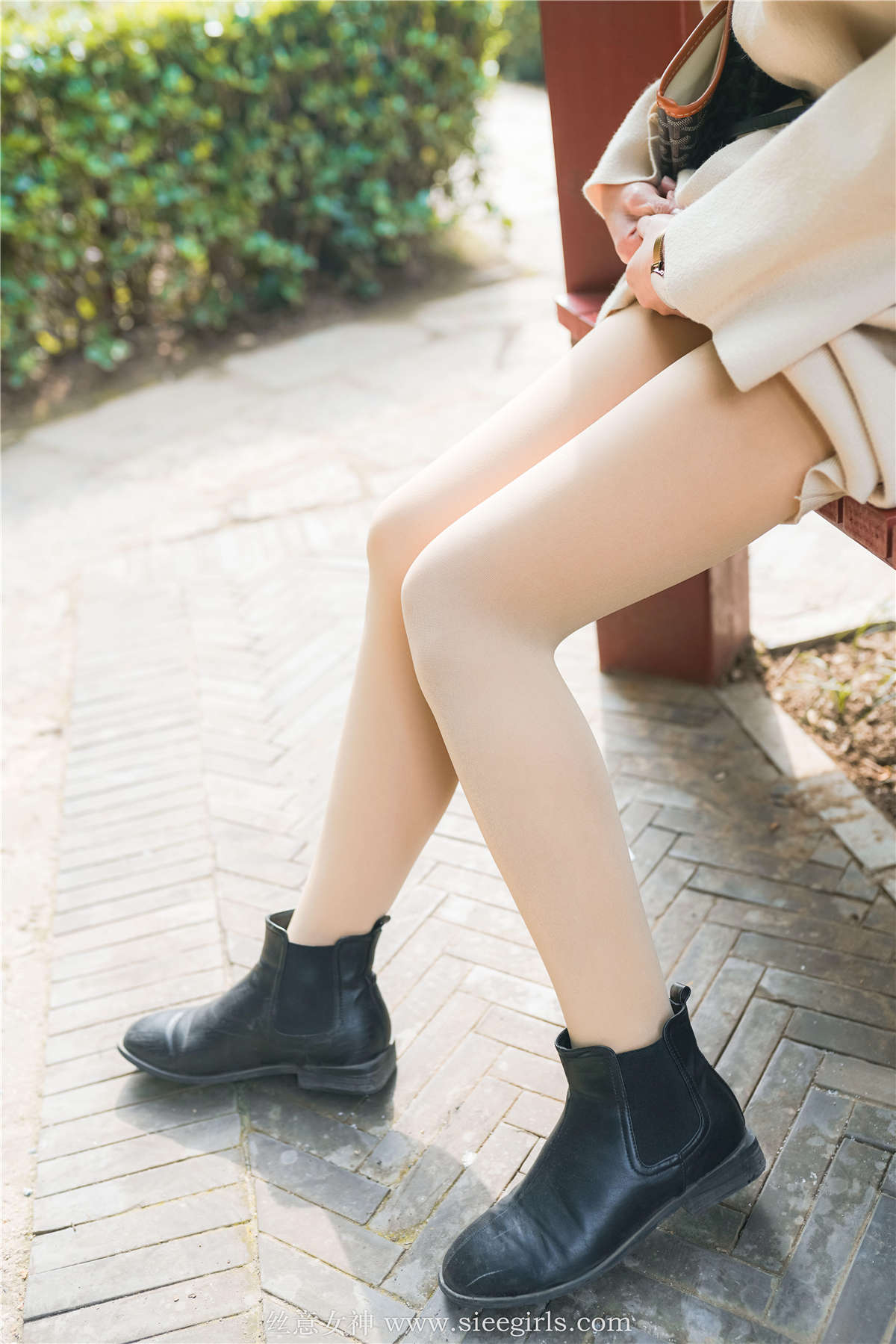 图片[2]-SIEE丝意 NO.370 雪儿 秋风催红的枫叶-日更街拍