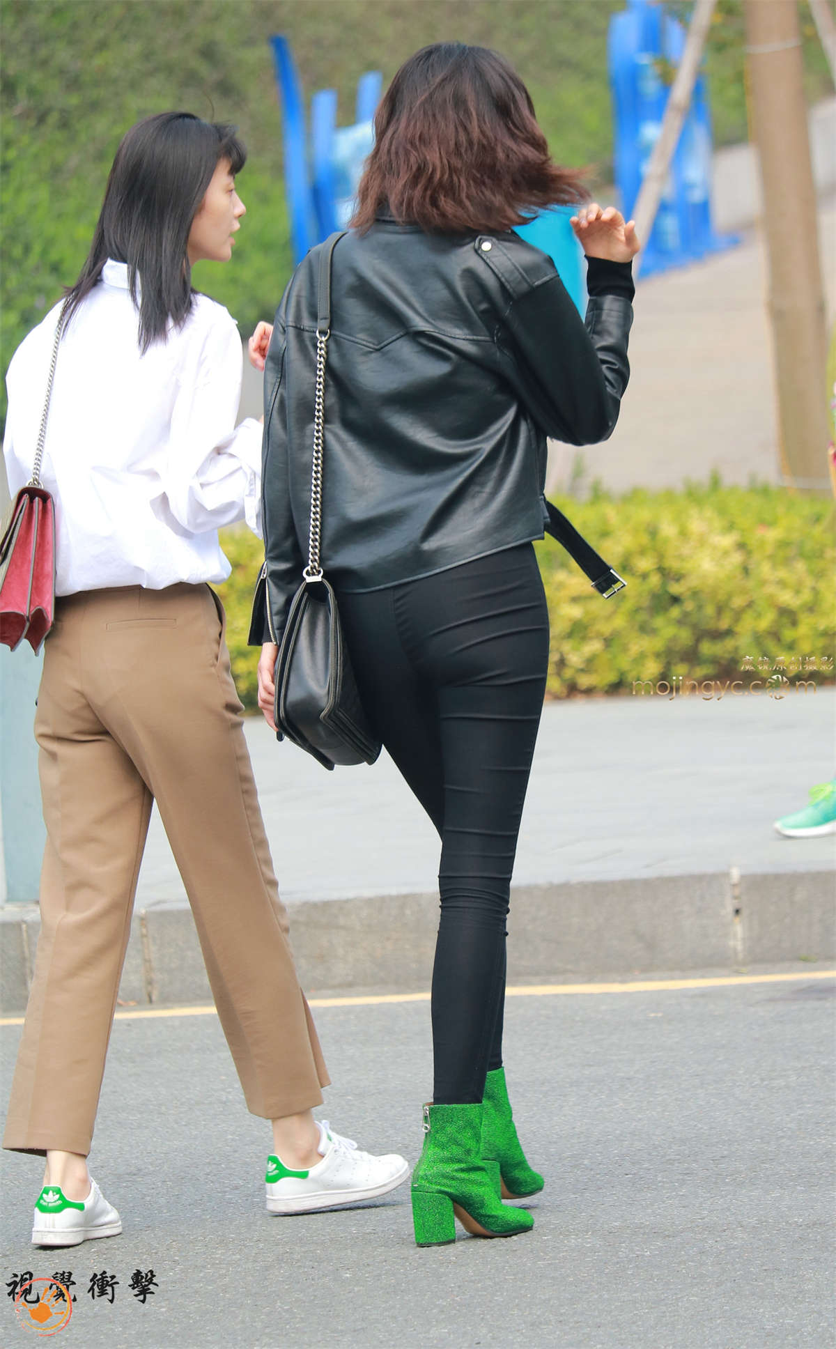 身材高挑 长腿黑色紧身裤-日更街拍