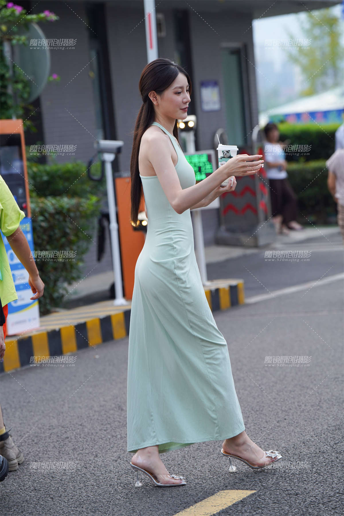 图片[2]-长裙美眉-日更街拍