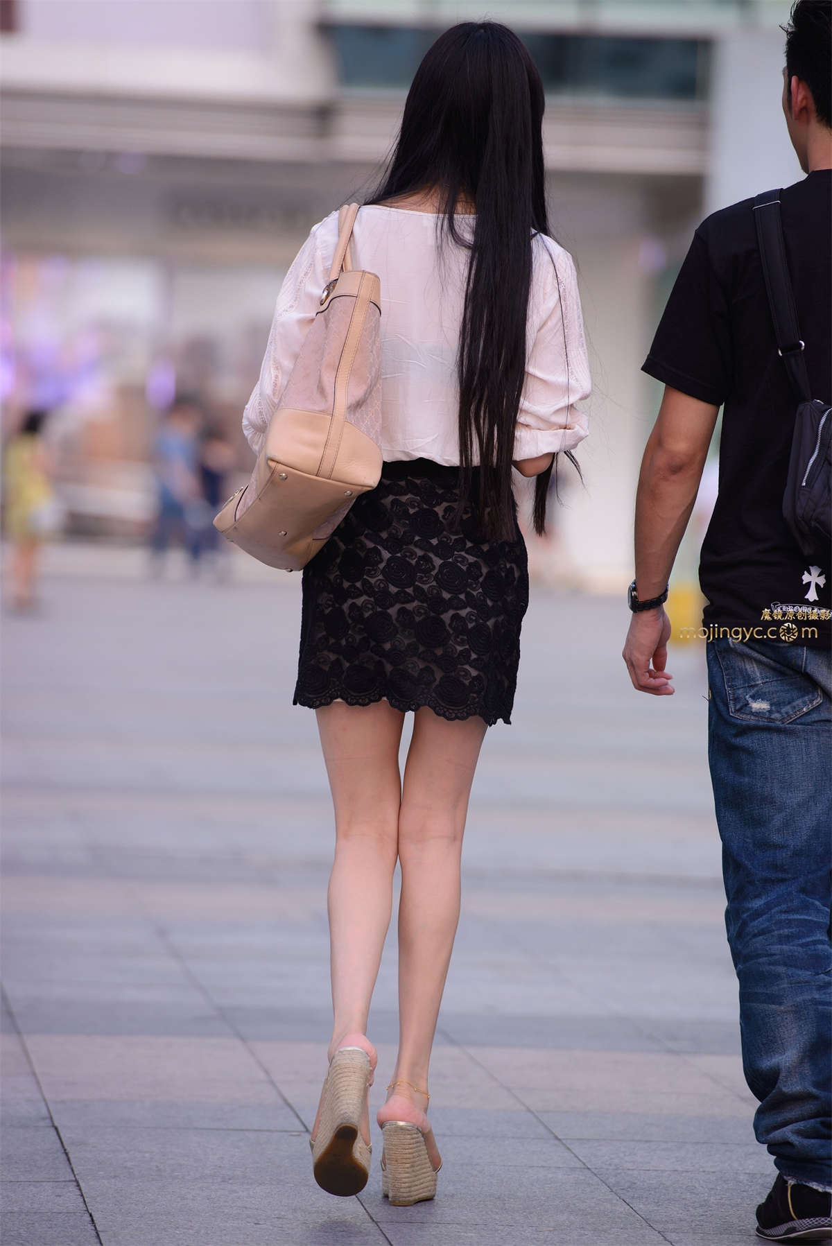 短裙，美腿，厚底凉拖-日更街拍