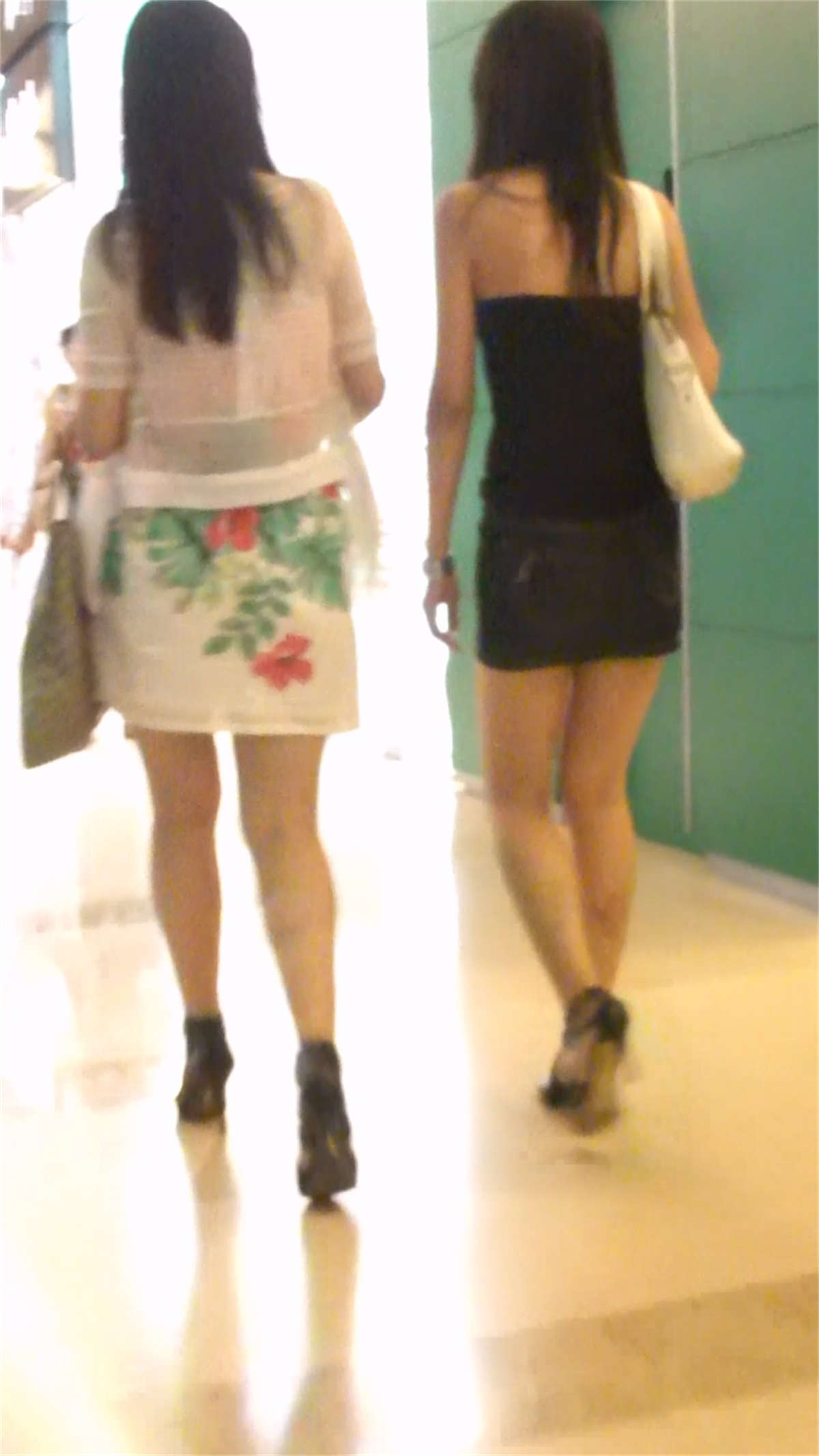 图片[2]-牛仔短裙细高跟MM-日更街拍