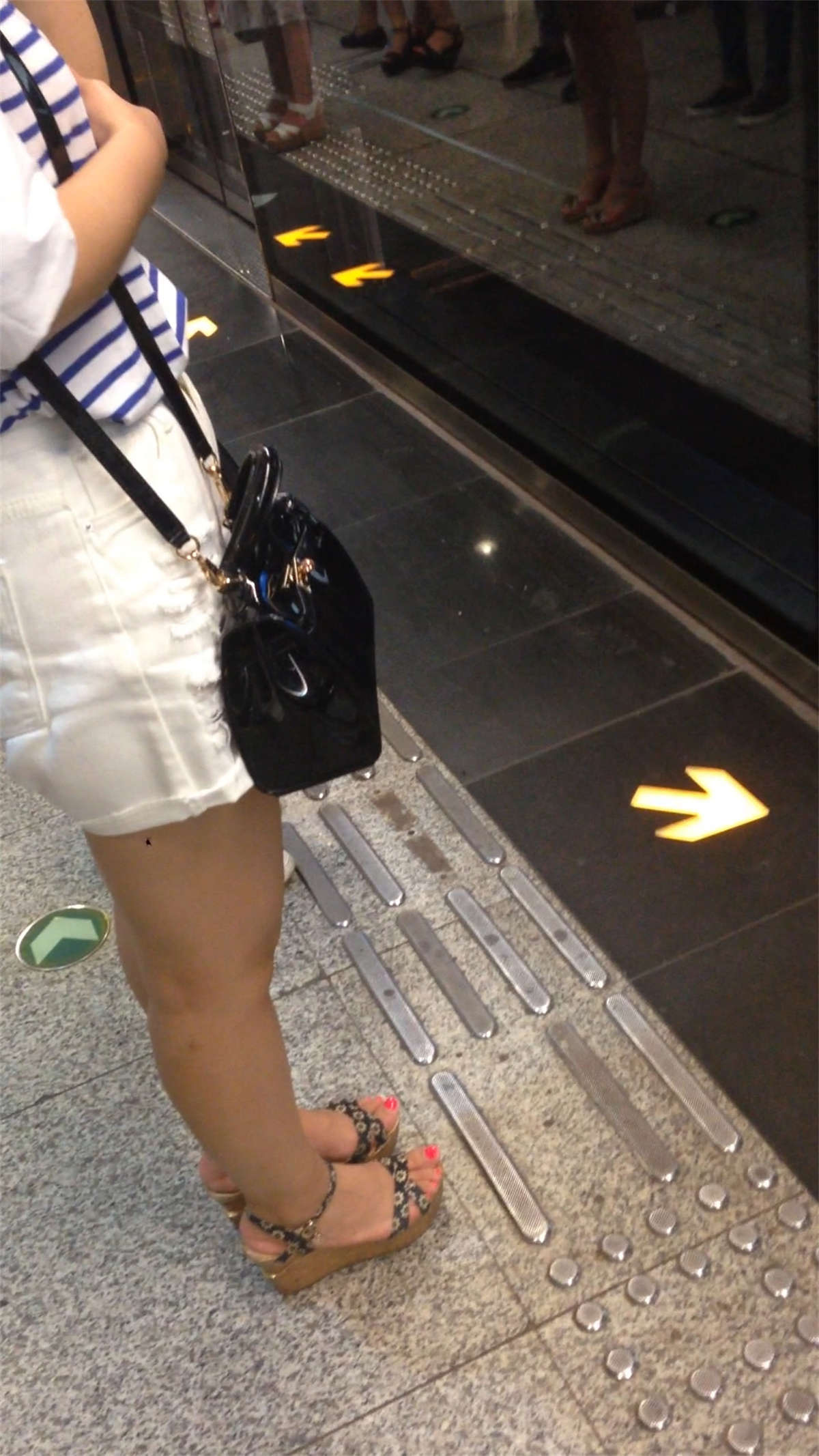 坡跟凉高-日更街拍