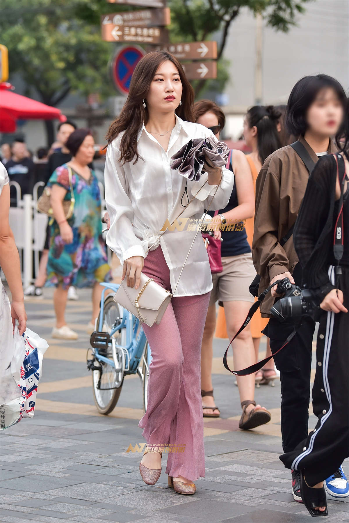 贴身舞蹈运动裤美女-日更街拍