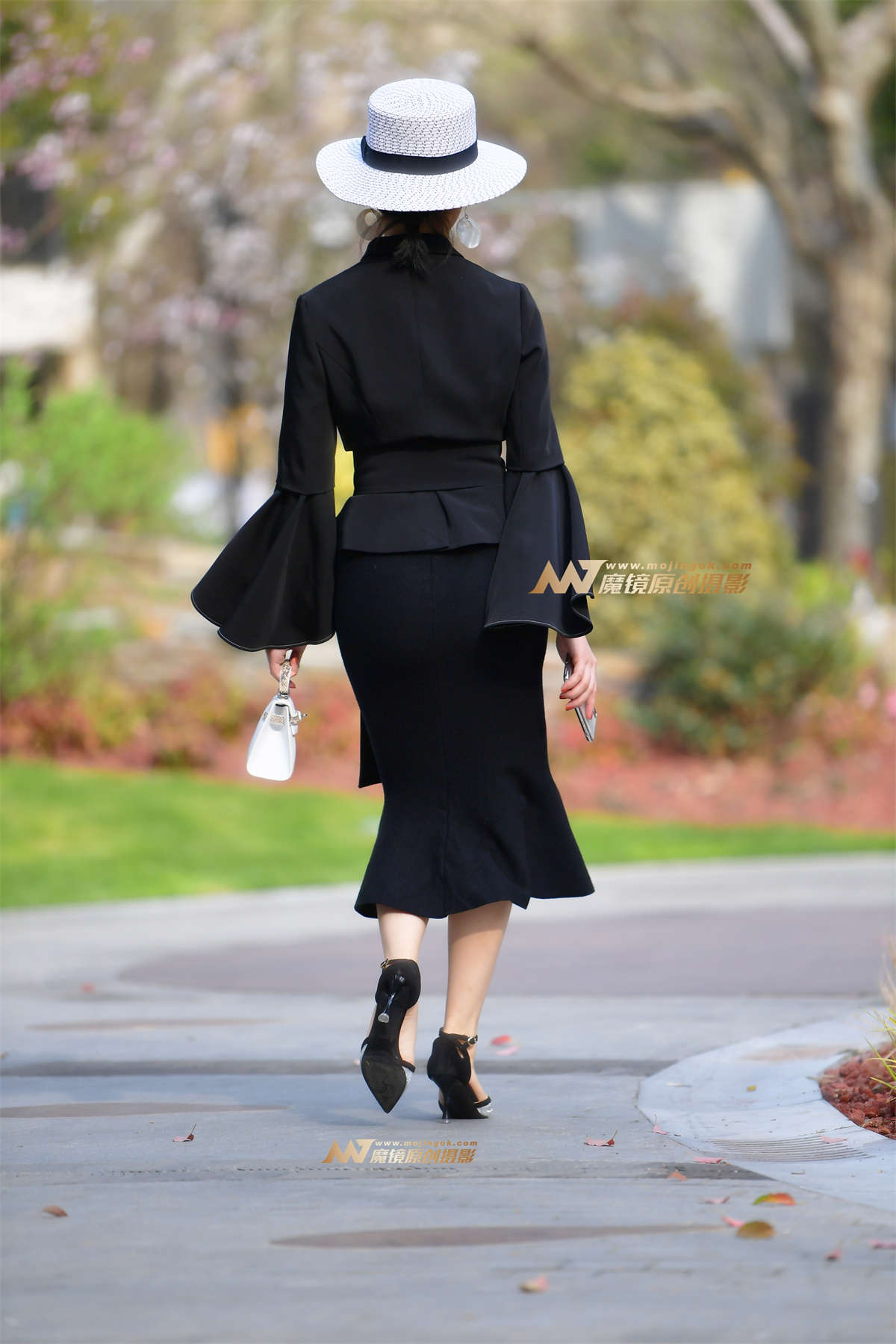 图片[2]-2018秋冬上海时装周外场-Day 2-曼妙黑裙-日更街拍