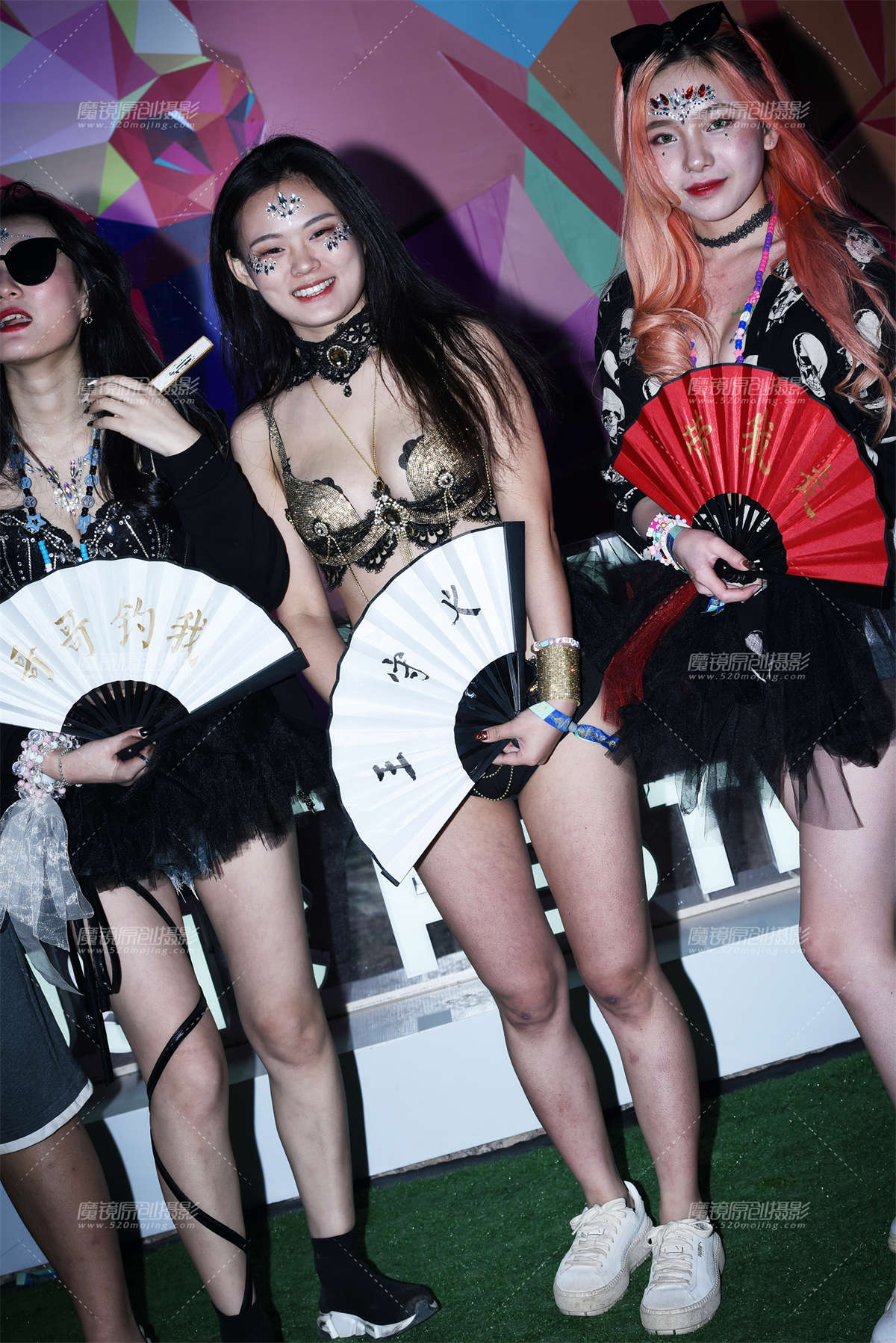 妹妹膝盖上两个褪不去的疤痕-日更街拍