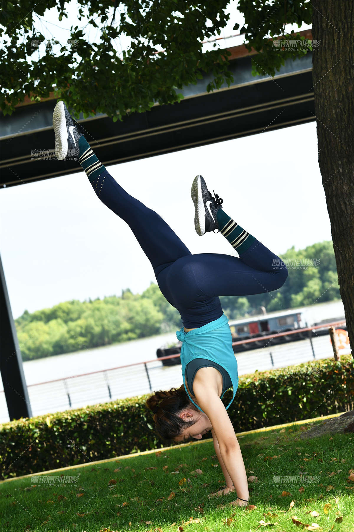 【咔喳赛贴】倒立支撑后弯-日更街拍