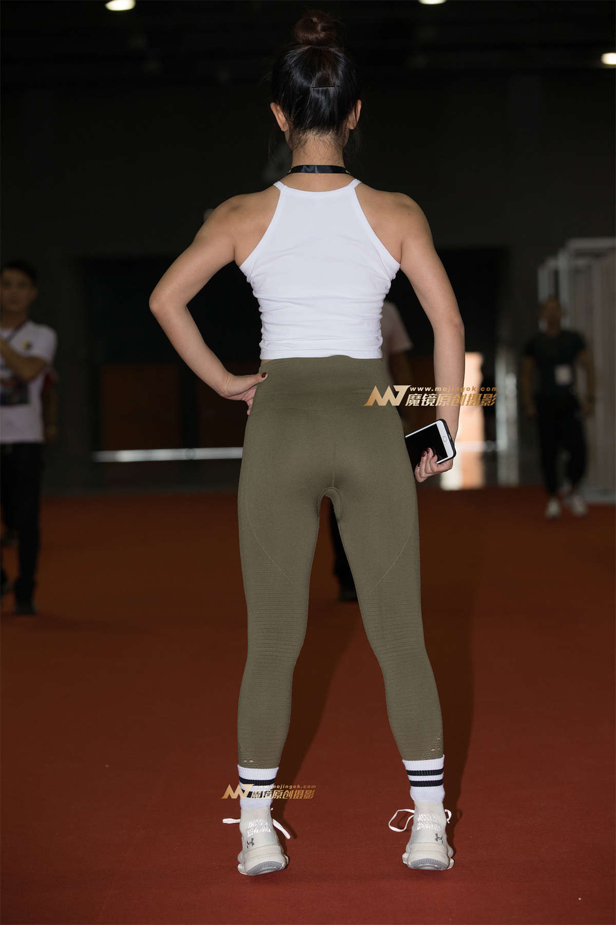 图片[2]-[辉辉赛贴]健身裤妹子-日更街拍