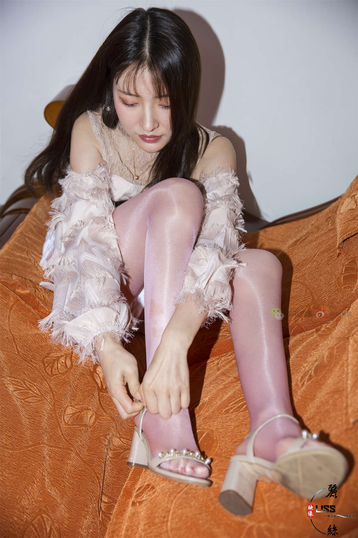 LISS丽丝映像 NO.074 莎莎粉色亮丝-日更街拍