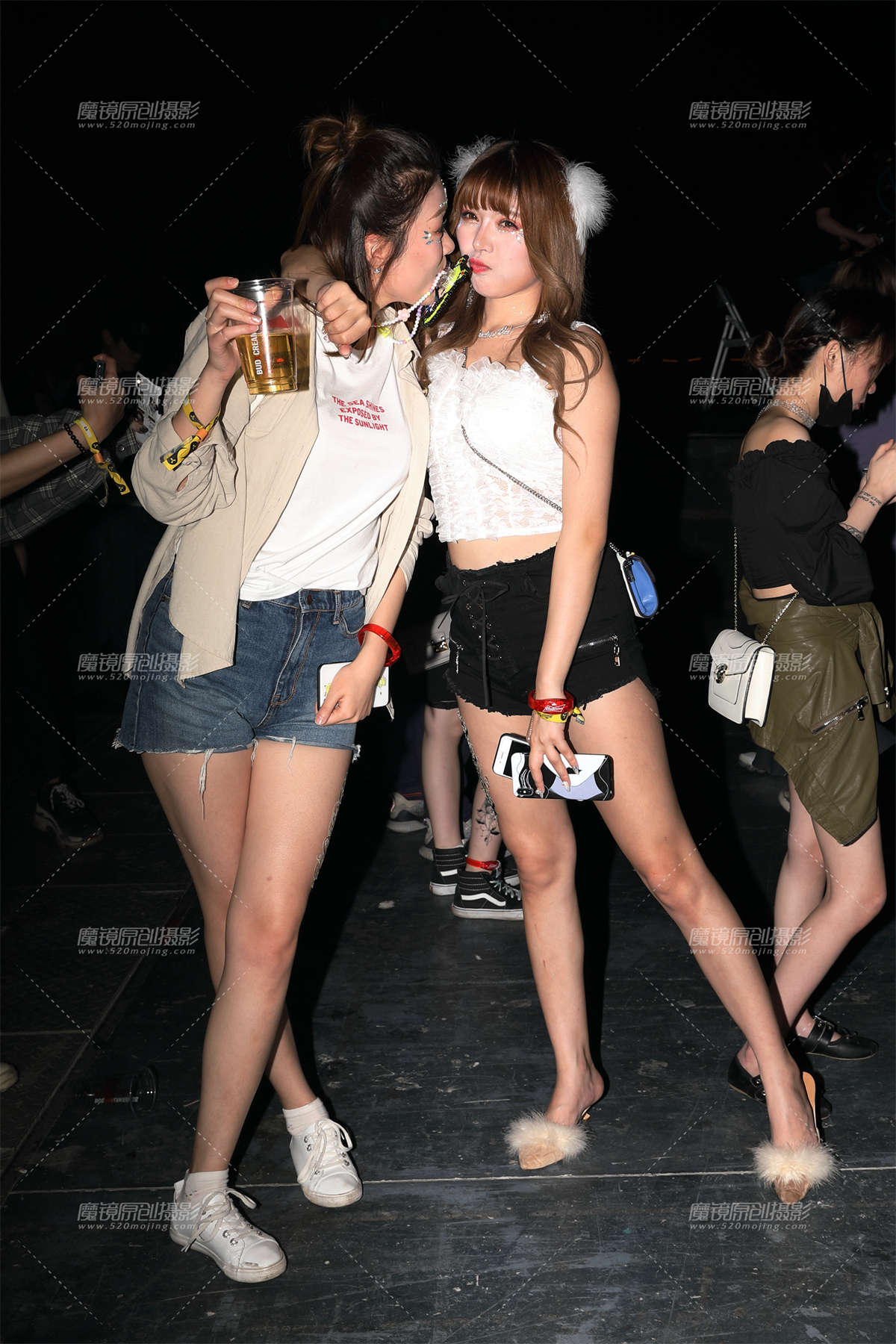 【欧阳幽明赛帖】紧身黑色热裤美女-日更街拍