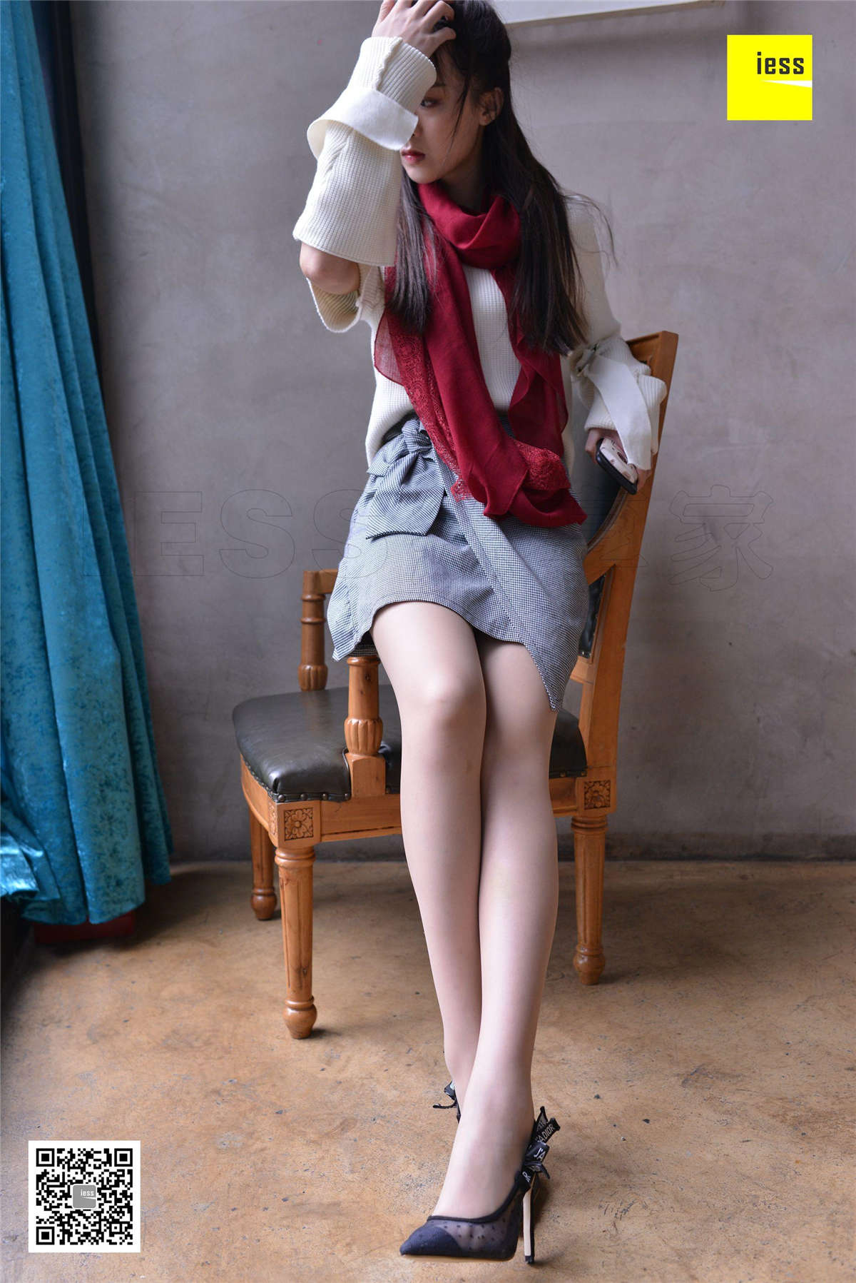 IESS异思趣向 丝享家252期：透视高跟里的趾缝紫紫-日更街拍