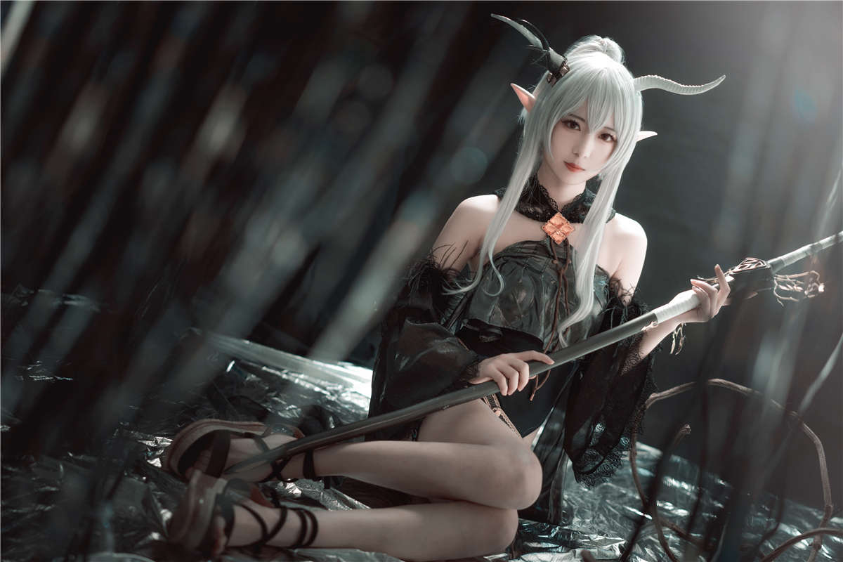 知名动漫博主-弥音音No.3 明日方舟 闪灵-日更街拍