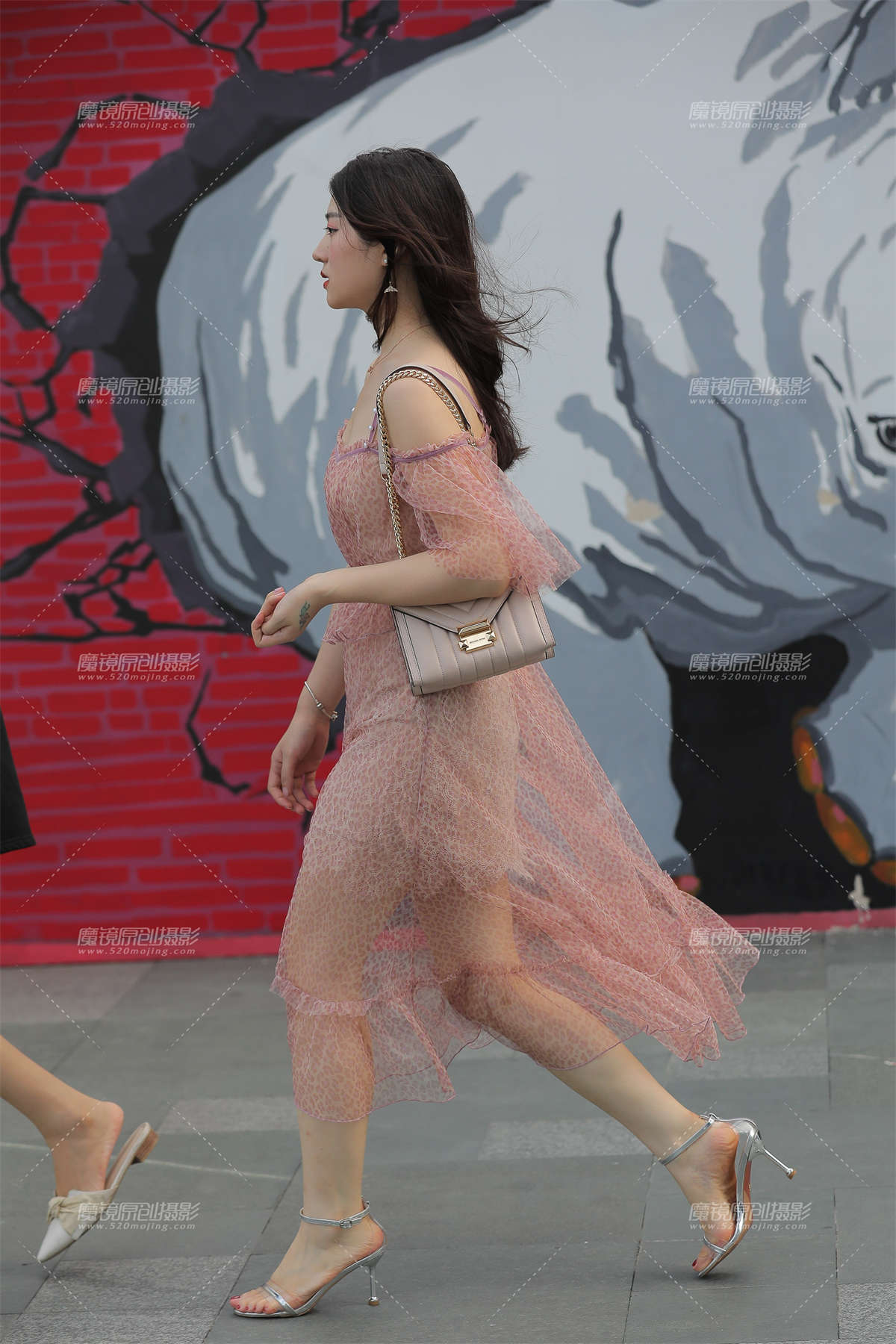 图片[2]-【凯恩赛贴】飘逸长裙-日更街拍