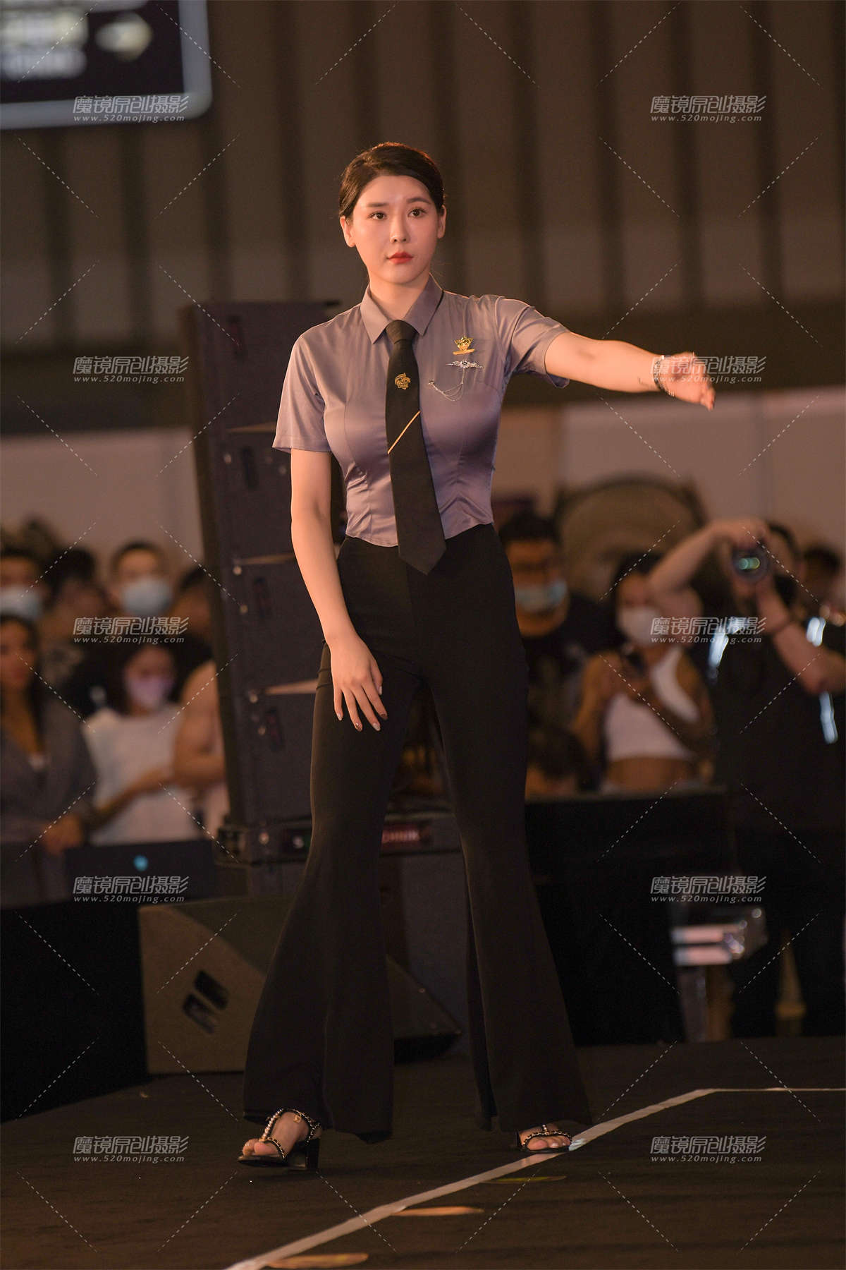 美丽的女裁判-日更街拍