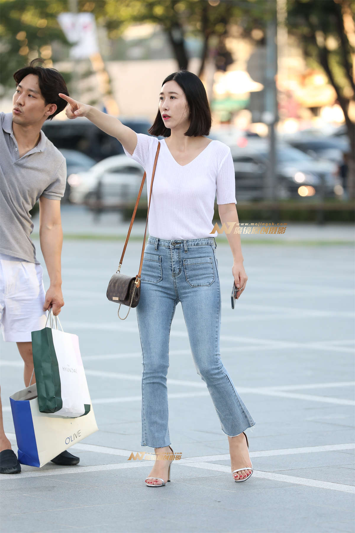 [辉辉赛贴]牛仔裤少妇-日更街拍