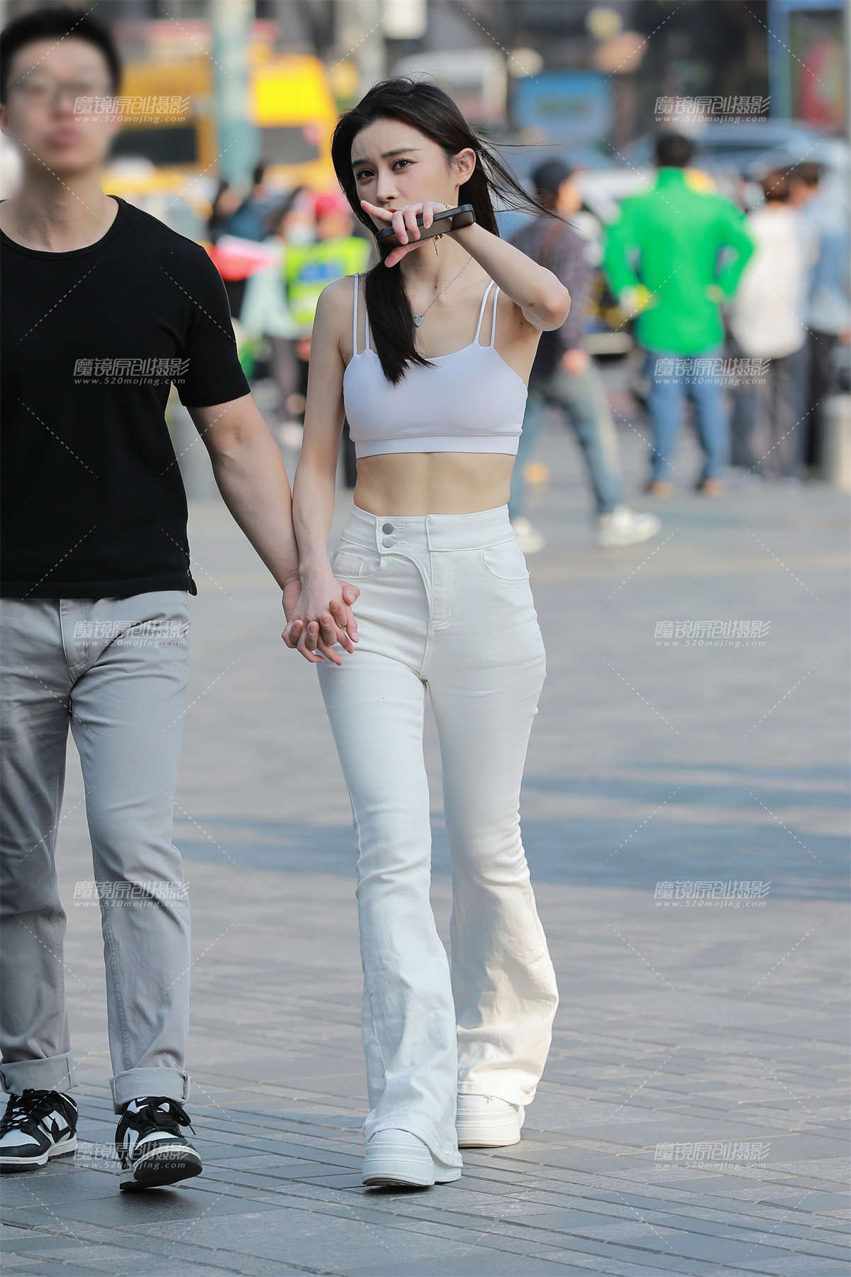 图片[2]-白色牛仔裤女友-日更街拍