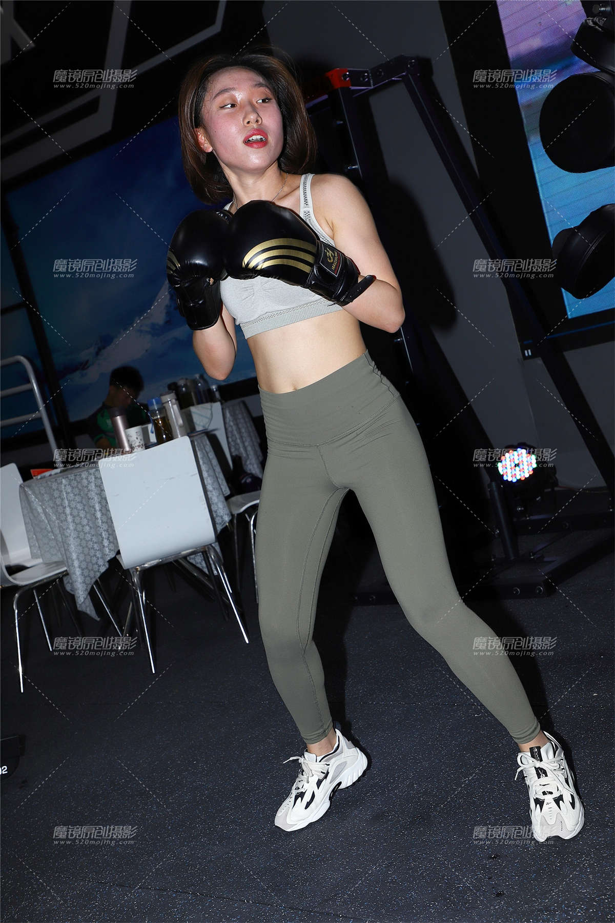 持续变换运动的美女-日更街拍