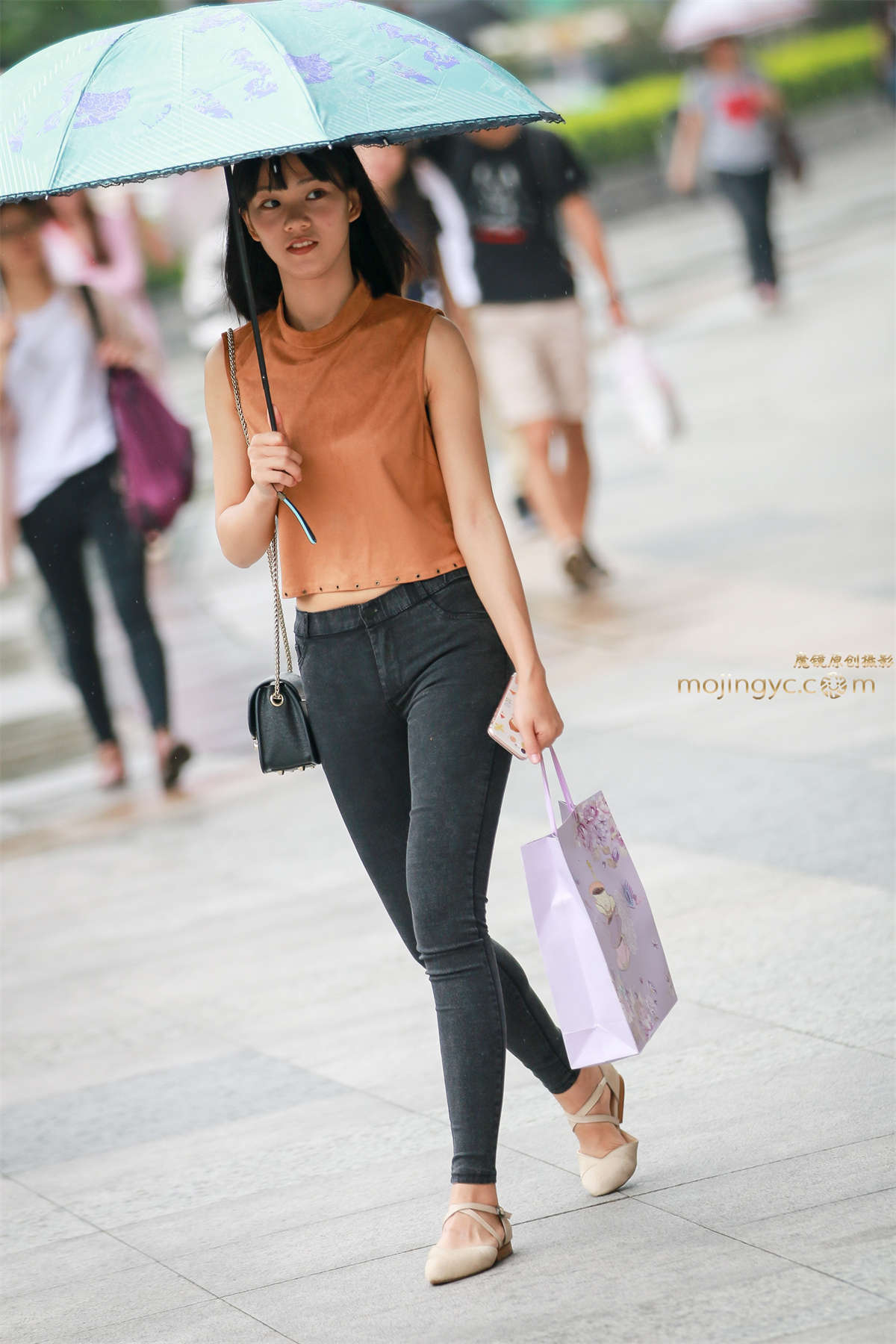 可人学妹-日更街拍