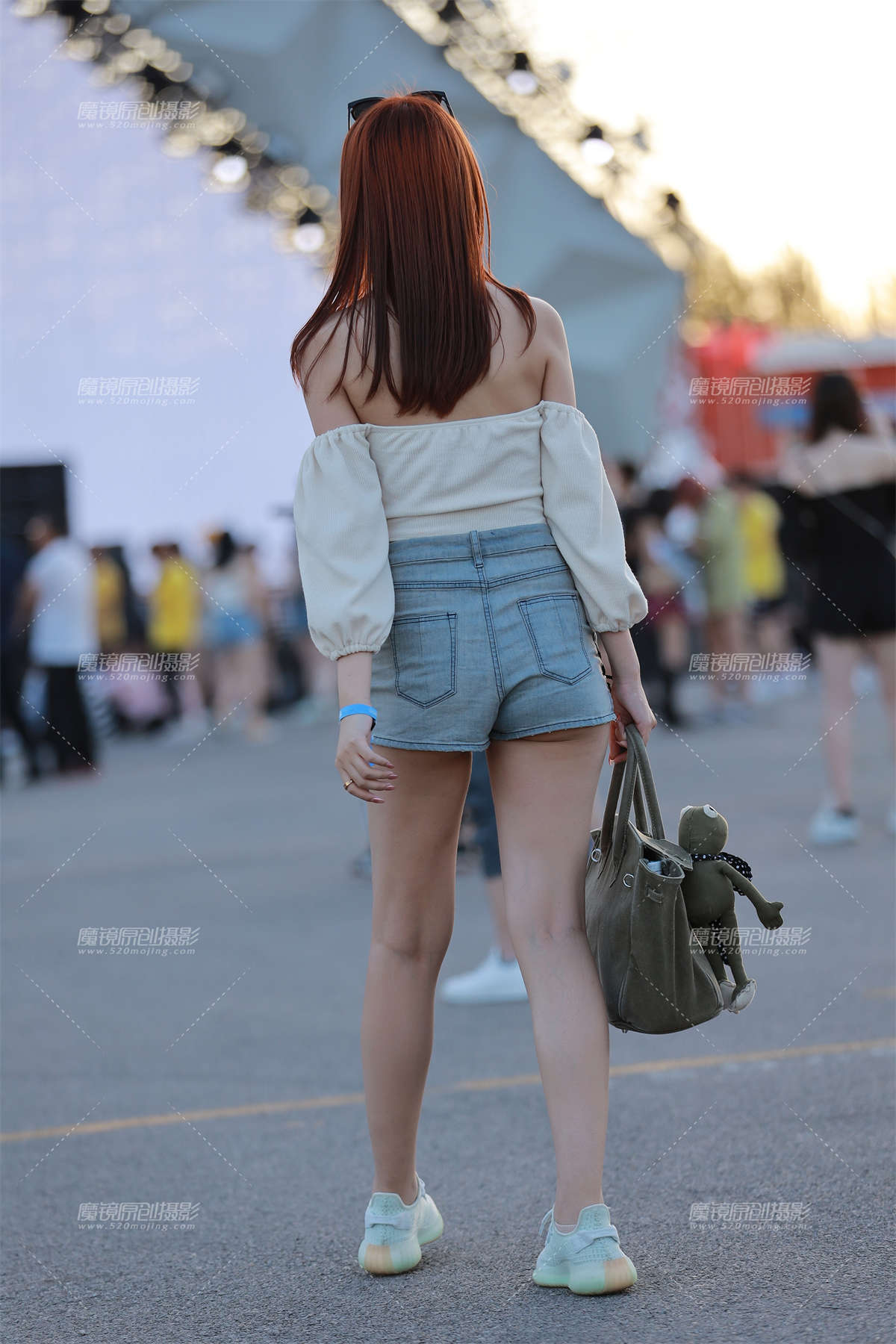 图片[2]-【小默赛帖】第1398篇★热裤一字肩美女★-日更街拍