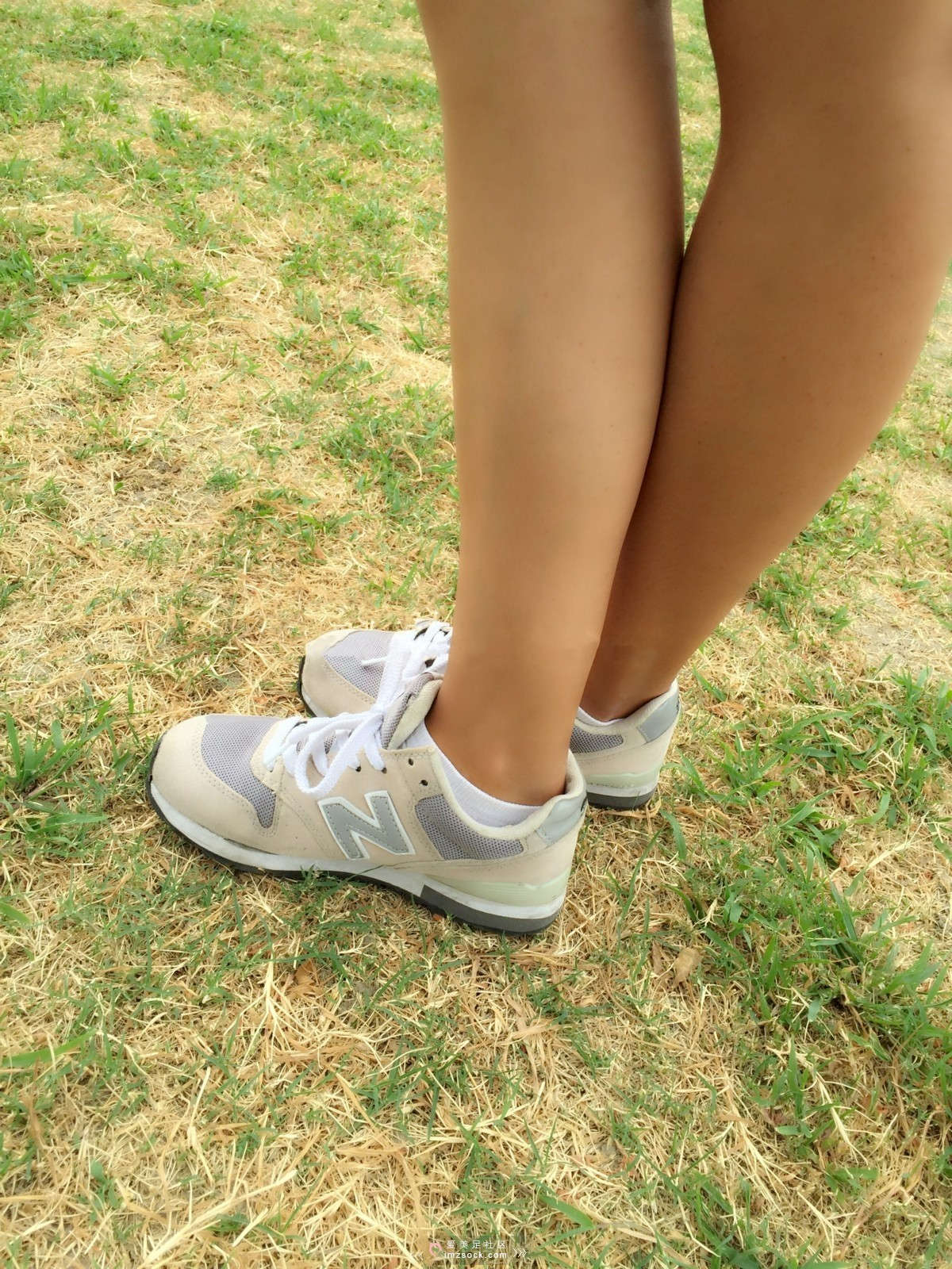 图片[2]-MZSOCK-2018 No.48 沫沫 N字鞋车内嫩足-日更街拍