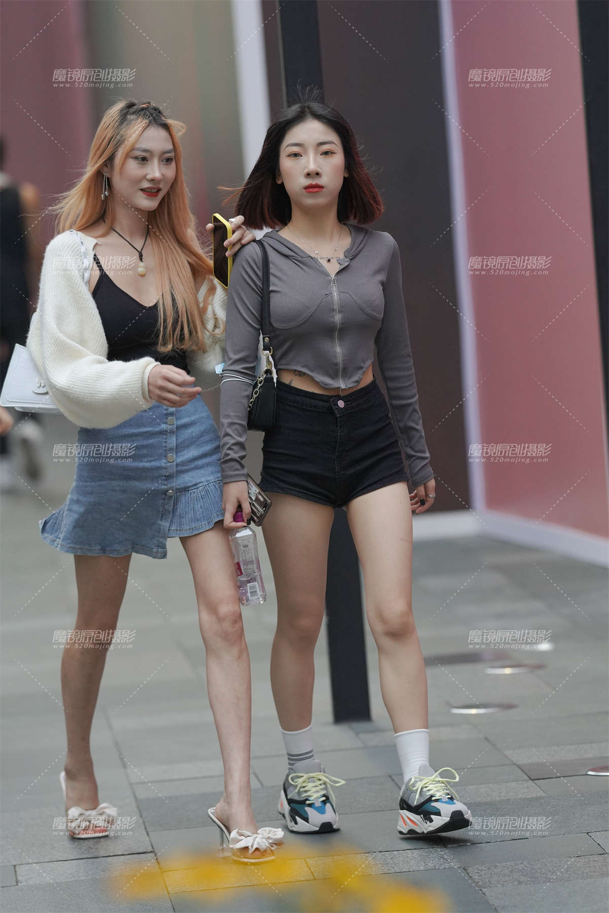 热裤小妹-日更街拍