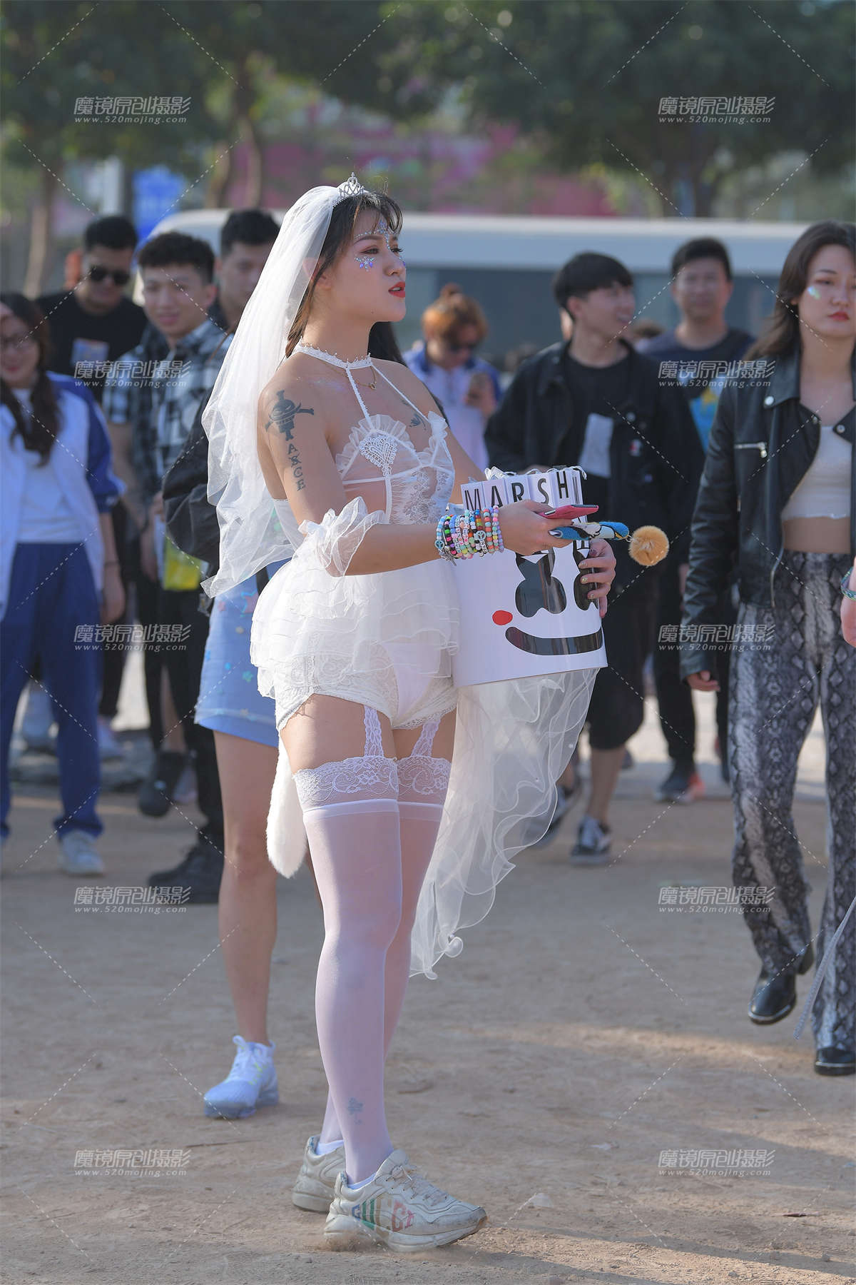 颜值高，身材好，这相当性感迷人-日更街拍