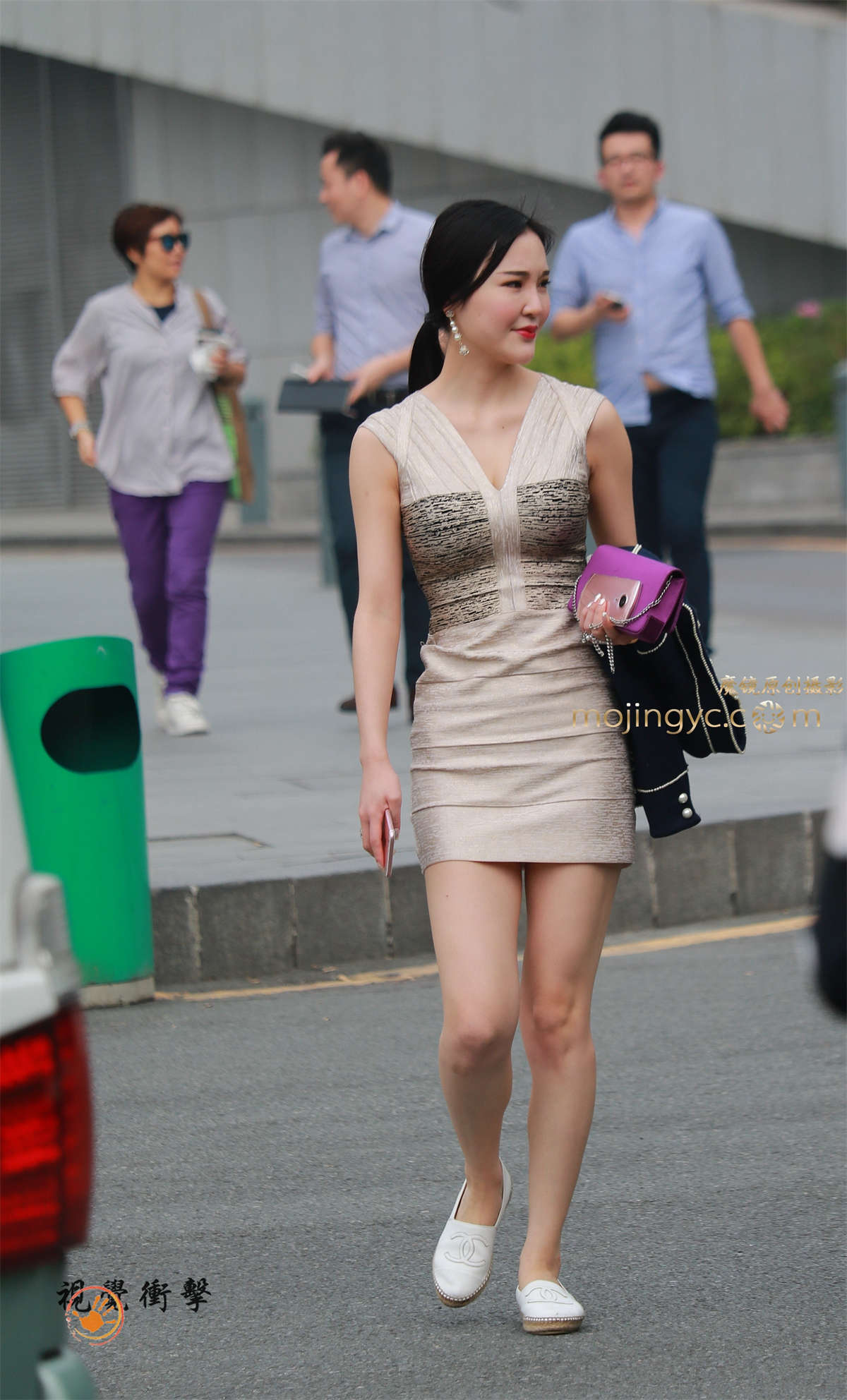 性感V领包臀裙-日更街拍