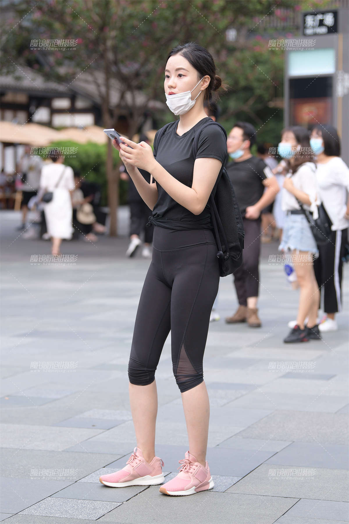 清纯的黑色紧身裤~爱了-日更街拍