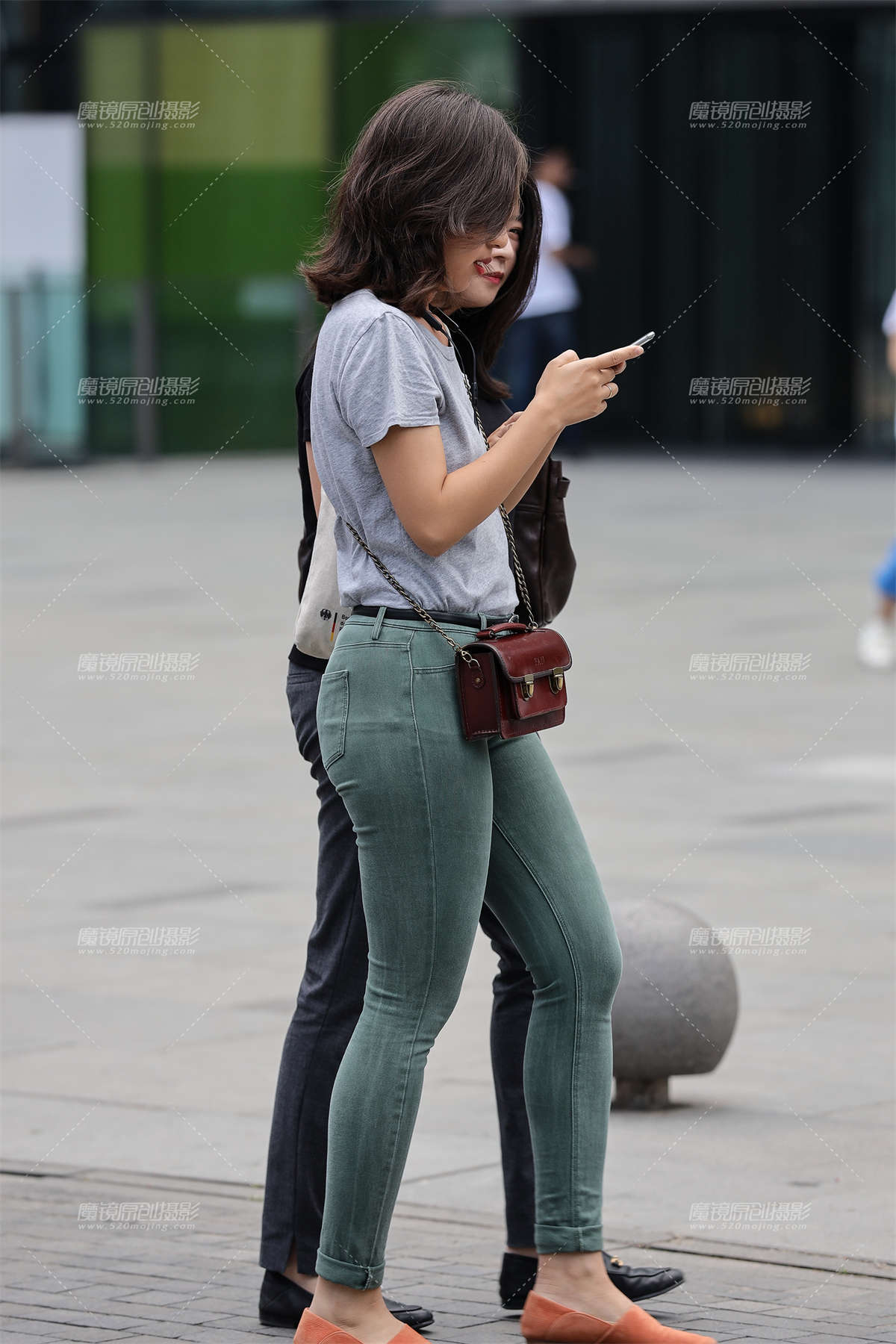 【小默赛帖】第1399篇★紧身牛仔美女★-日更街拍